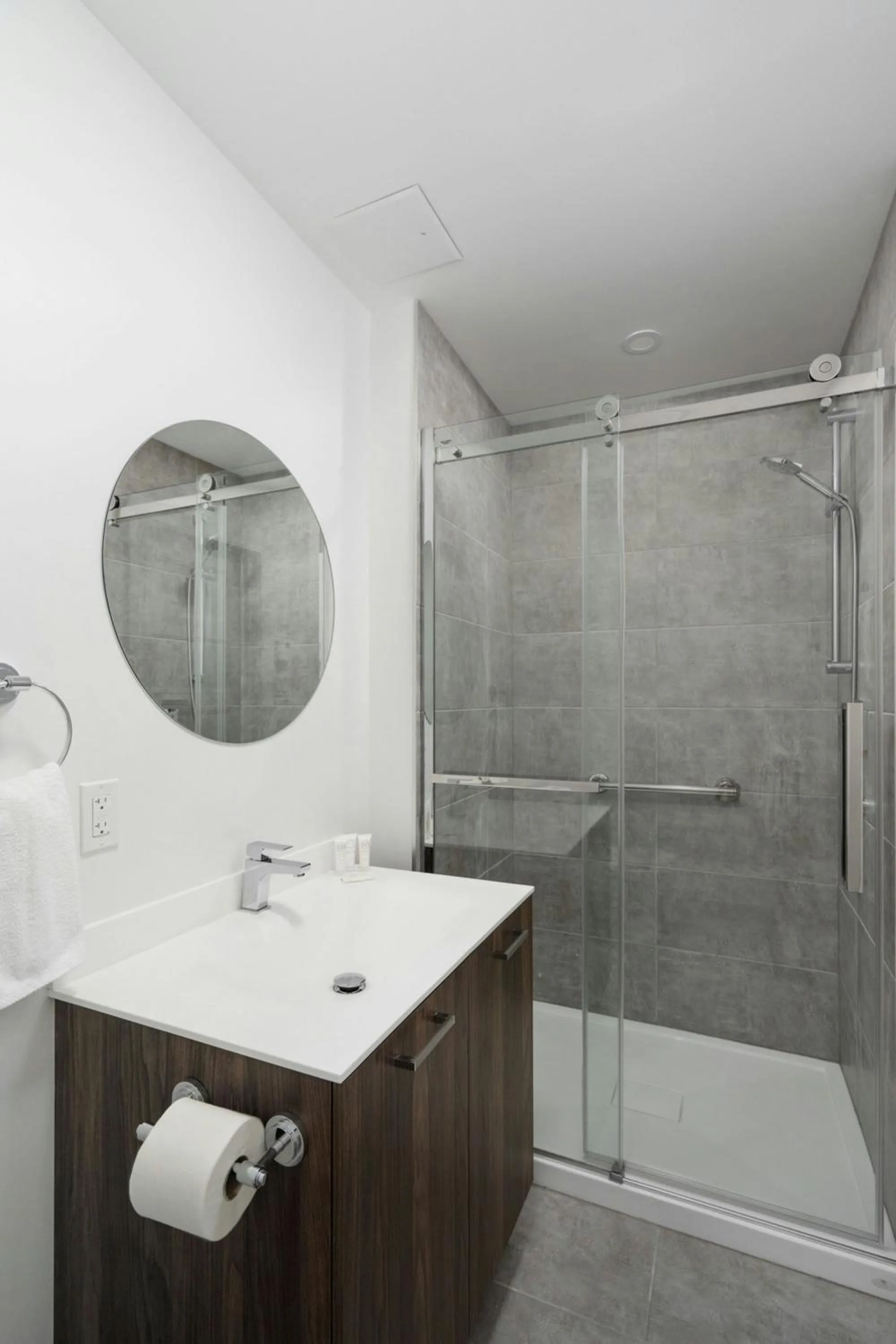 Bathroom in Sonder by Marriott Bonvoy Gare Saint Denis Apartments Downtown