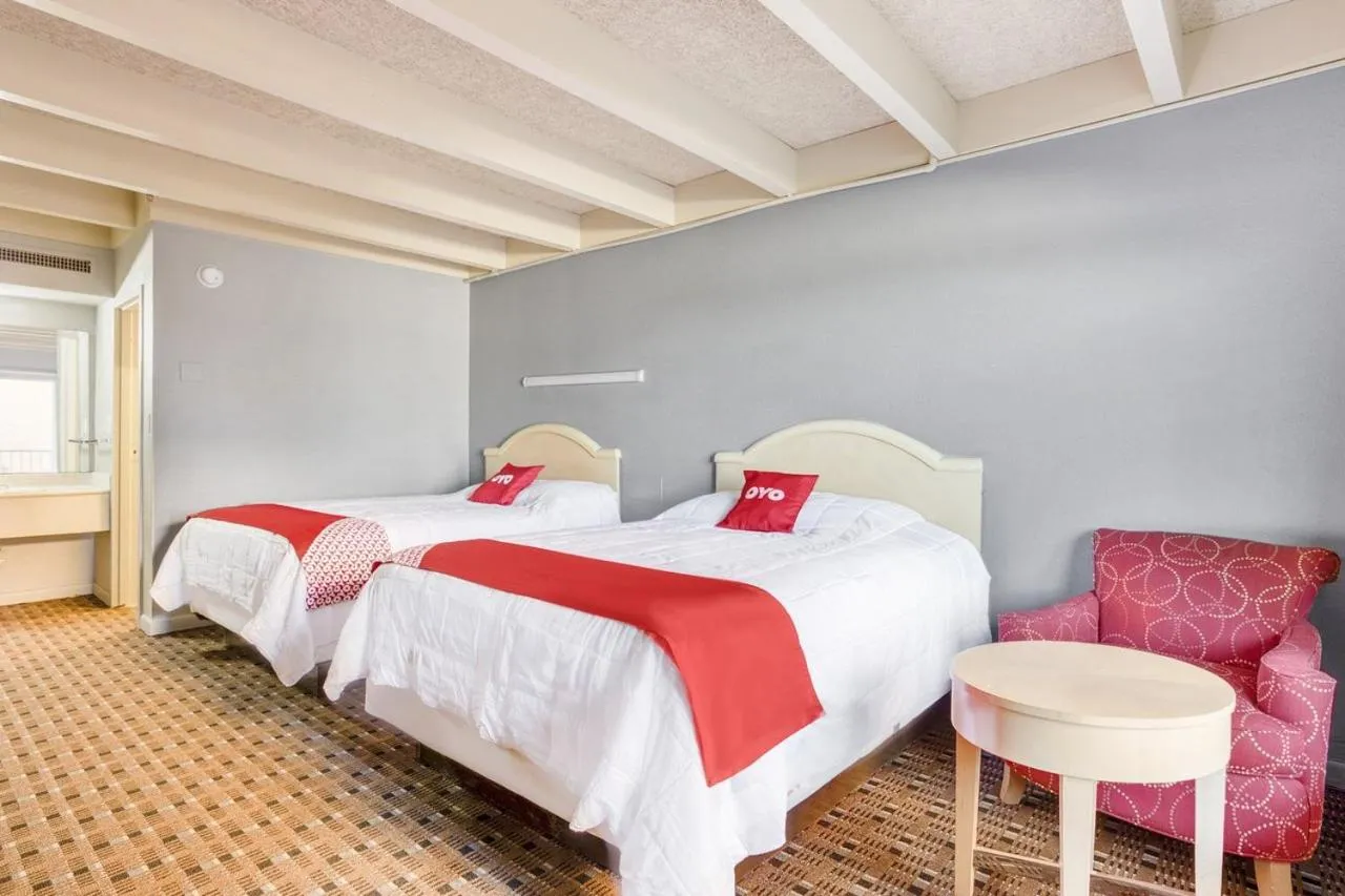 OXFORD INN, Lincoln Blvd