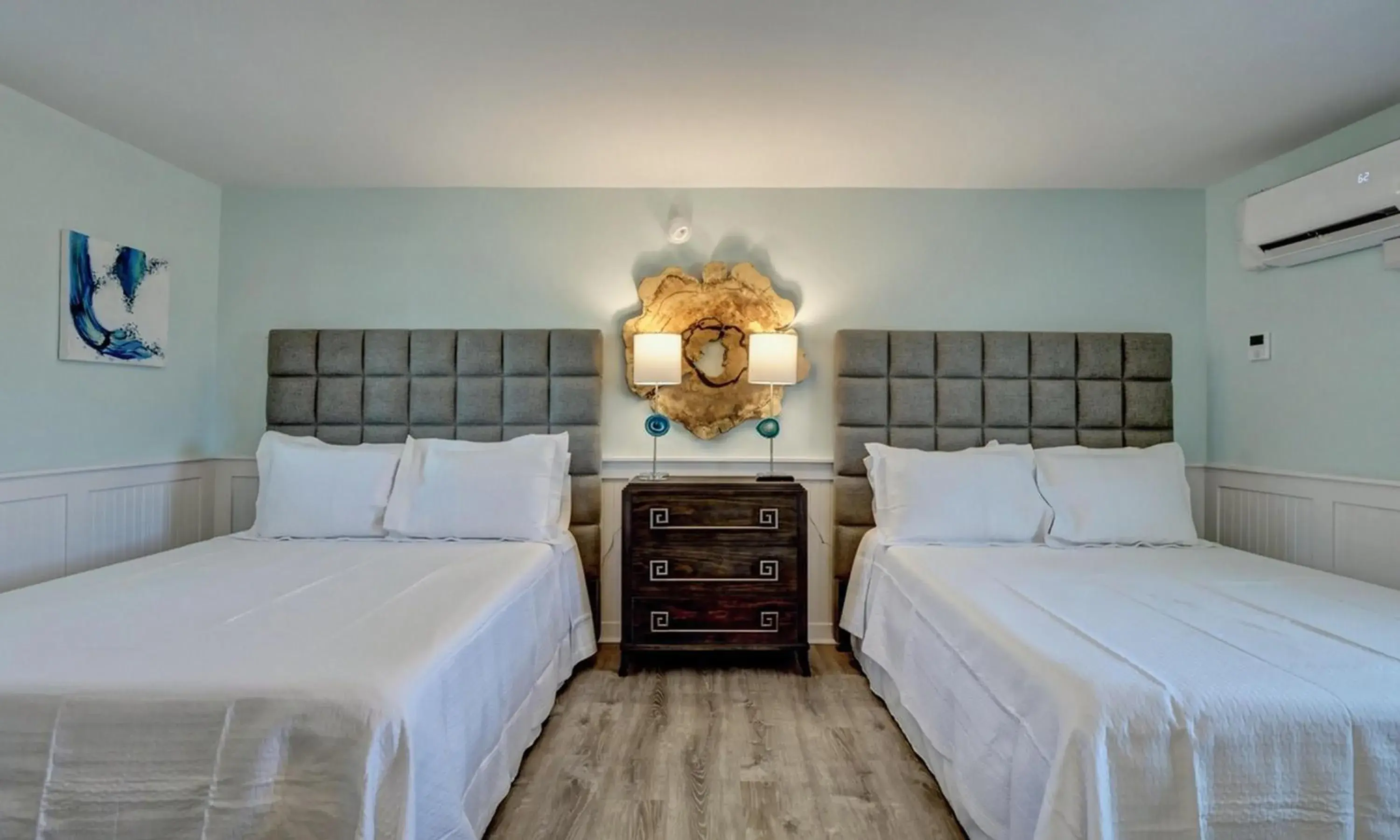 Bed in Loggerhead Inn and Suites Bed in Loggerhead Inn and Suites