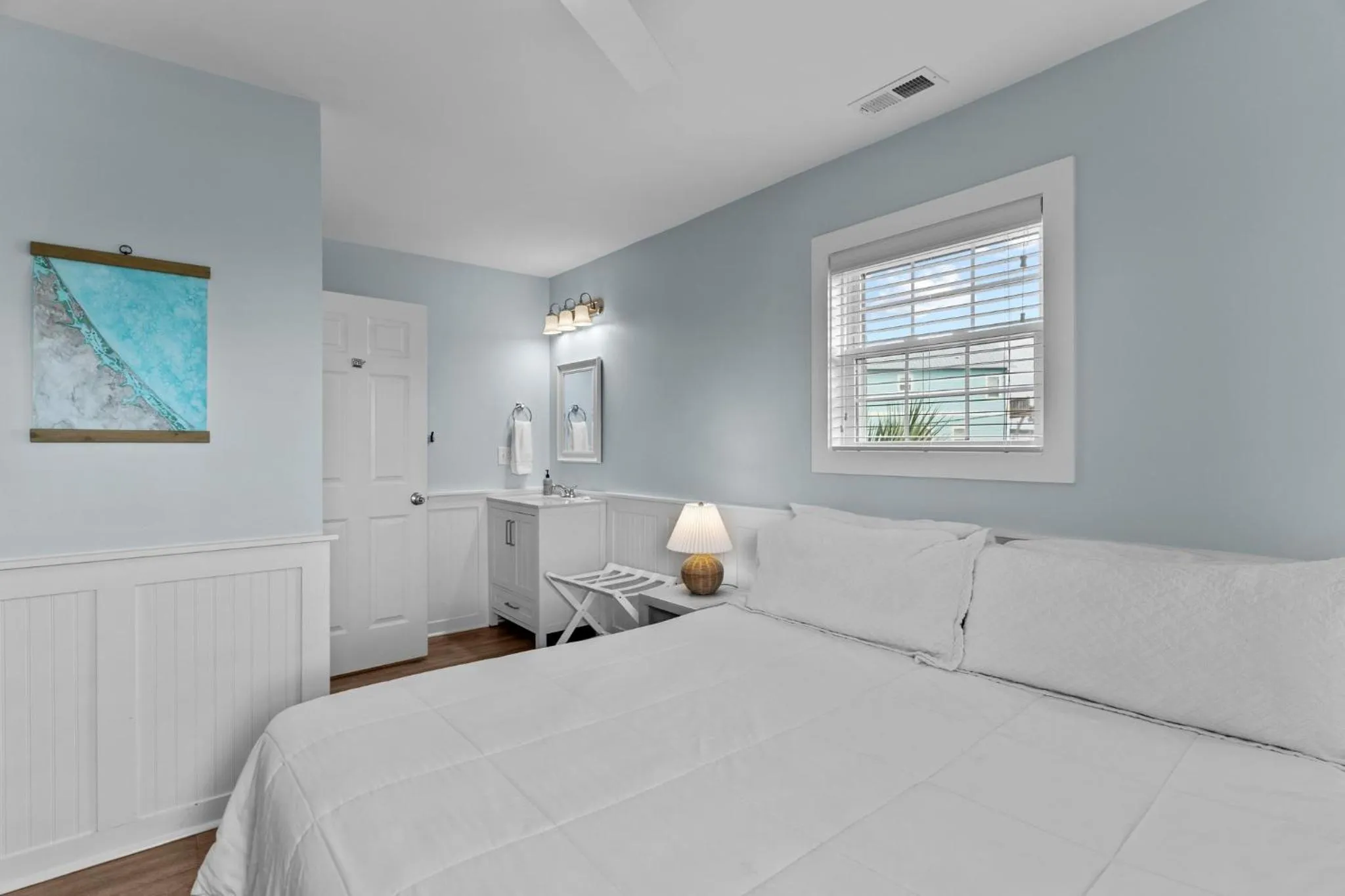 Bed in Loggerhead Inn and Suites