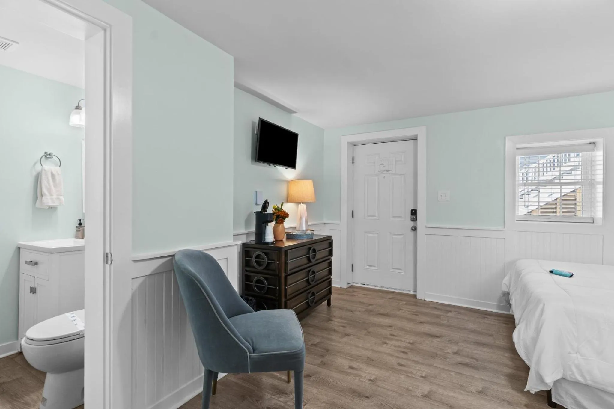 Bed in Loggerhead Inn and Suites