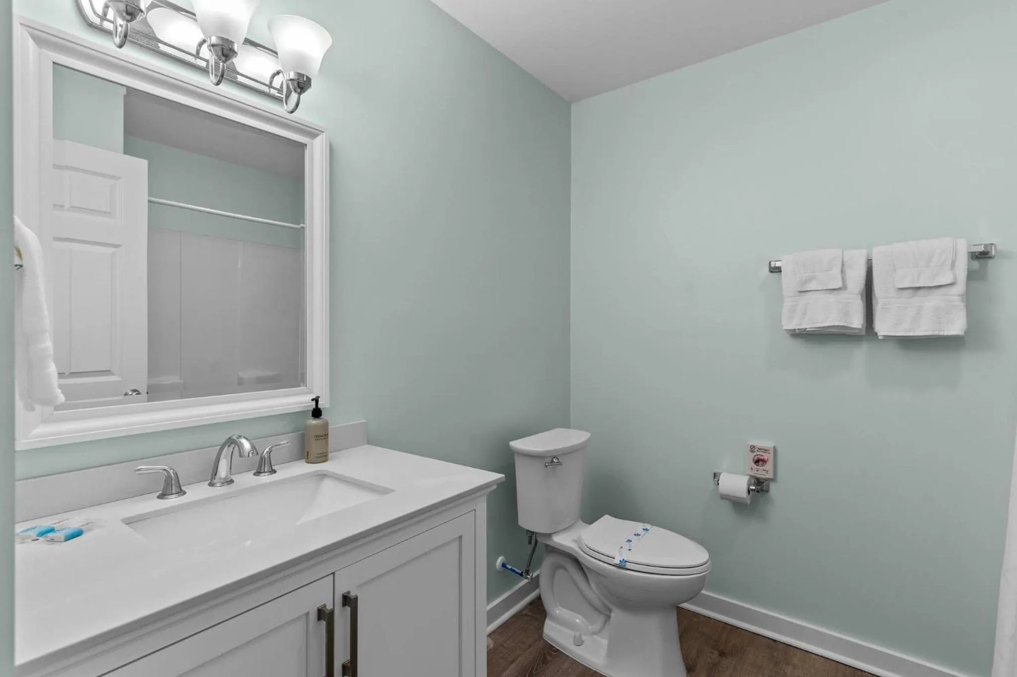Bathroom in Loggerhead Inn and Suites
