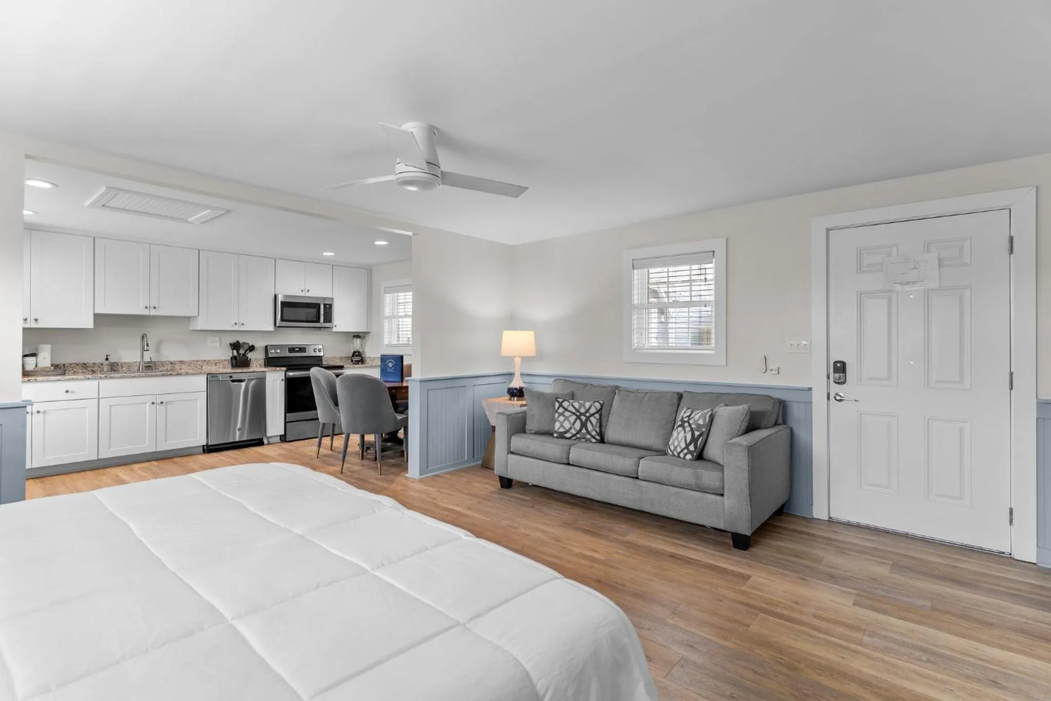 Bed in Loggerhead Inn and Suites