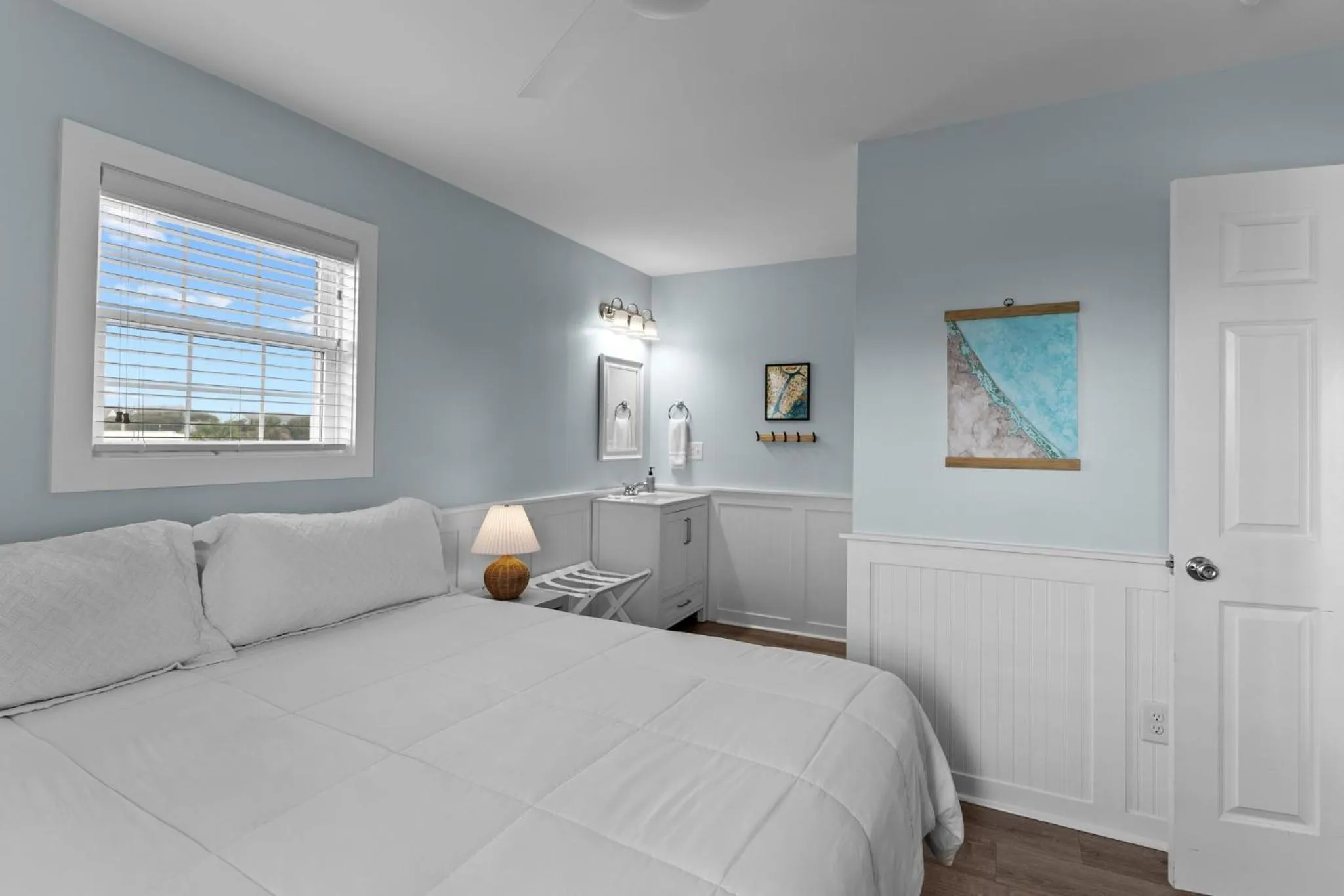 Bed in Loggerhead Inn and Suites