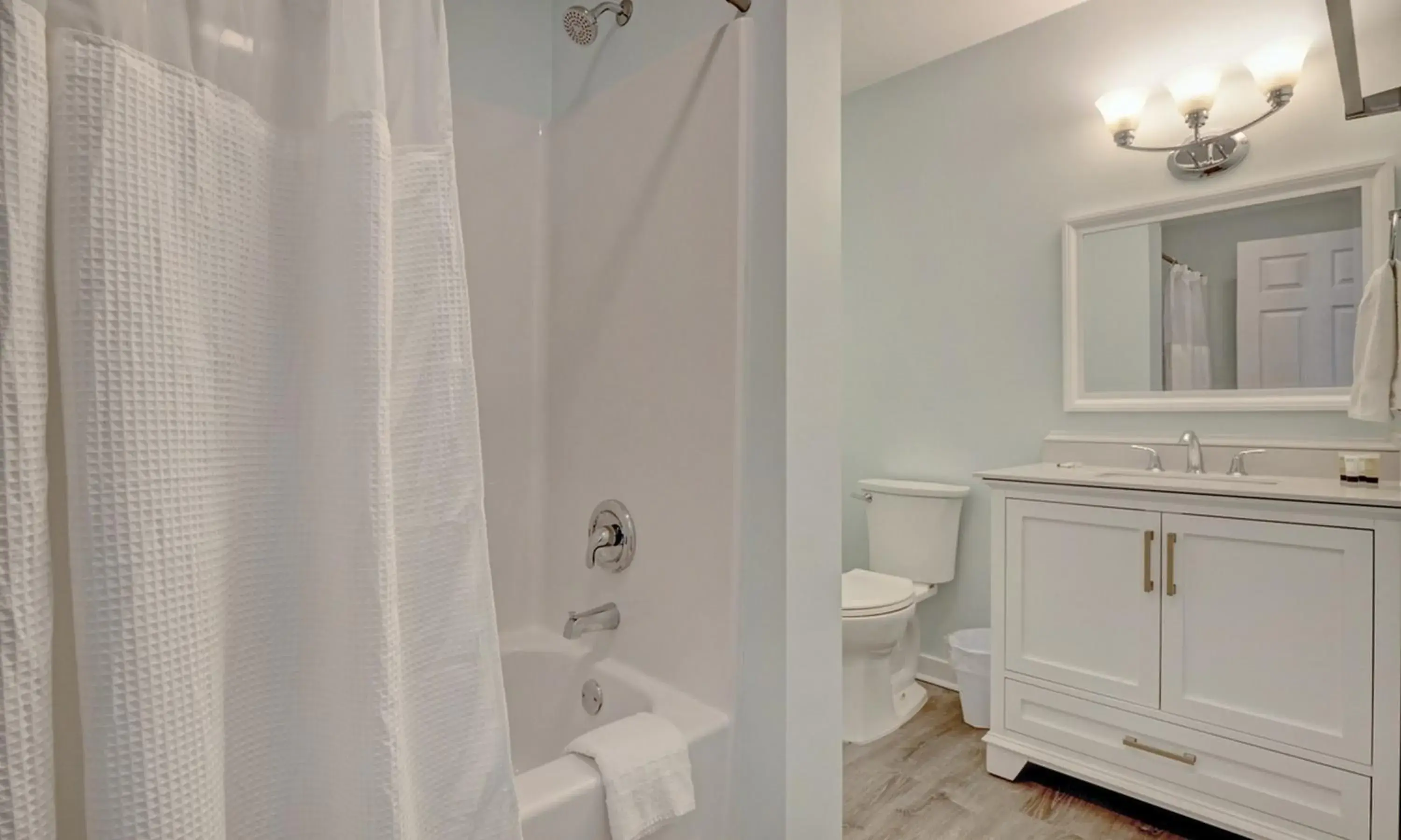 Standard Suite in Loggerhead Inn and Suites Standard Suite in Loggerhead Inn and Suites