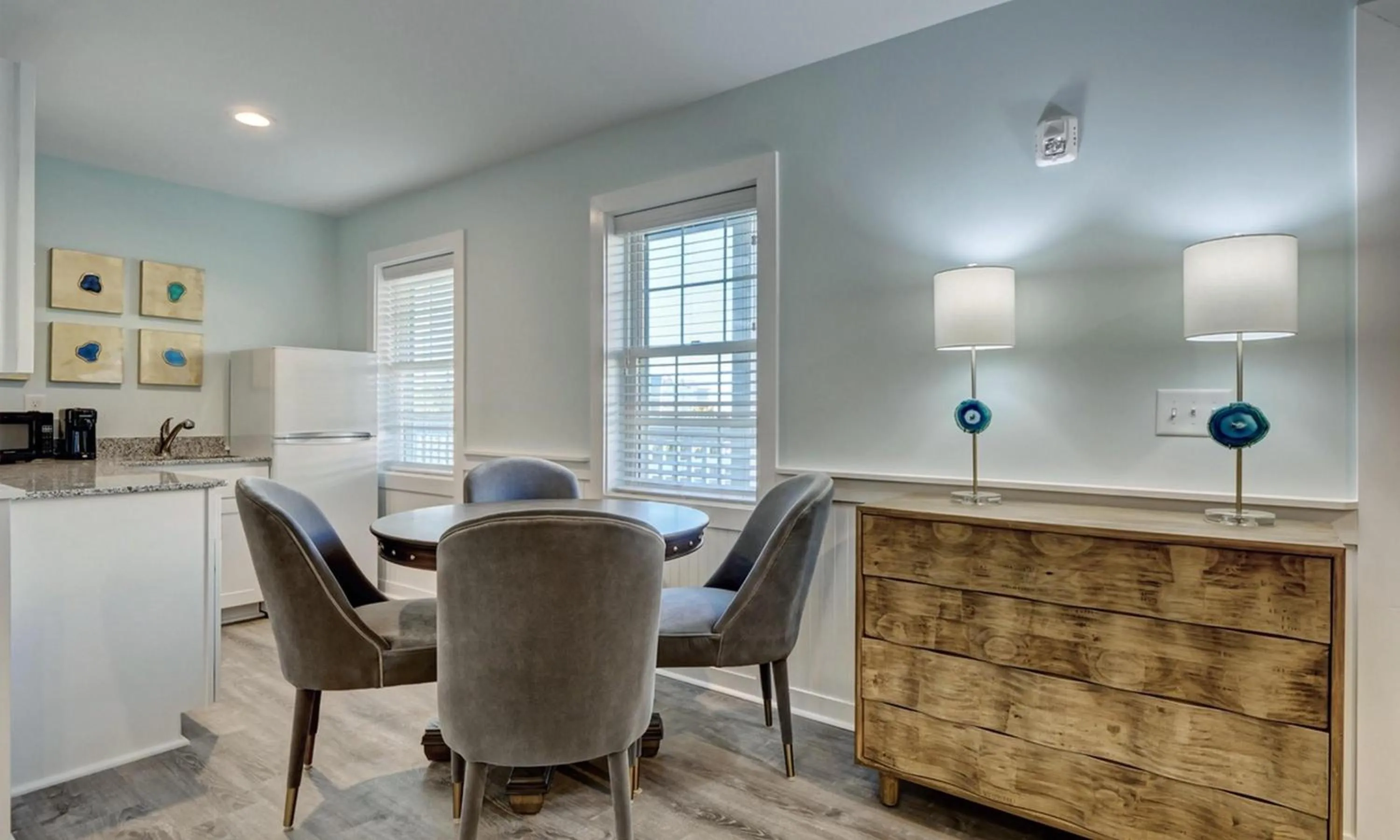 Kitchen or kitchenette in Loggerhead Inn and Suites