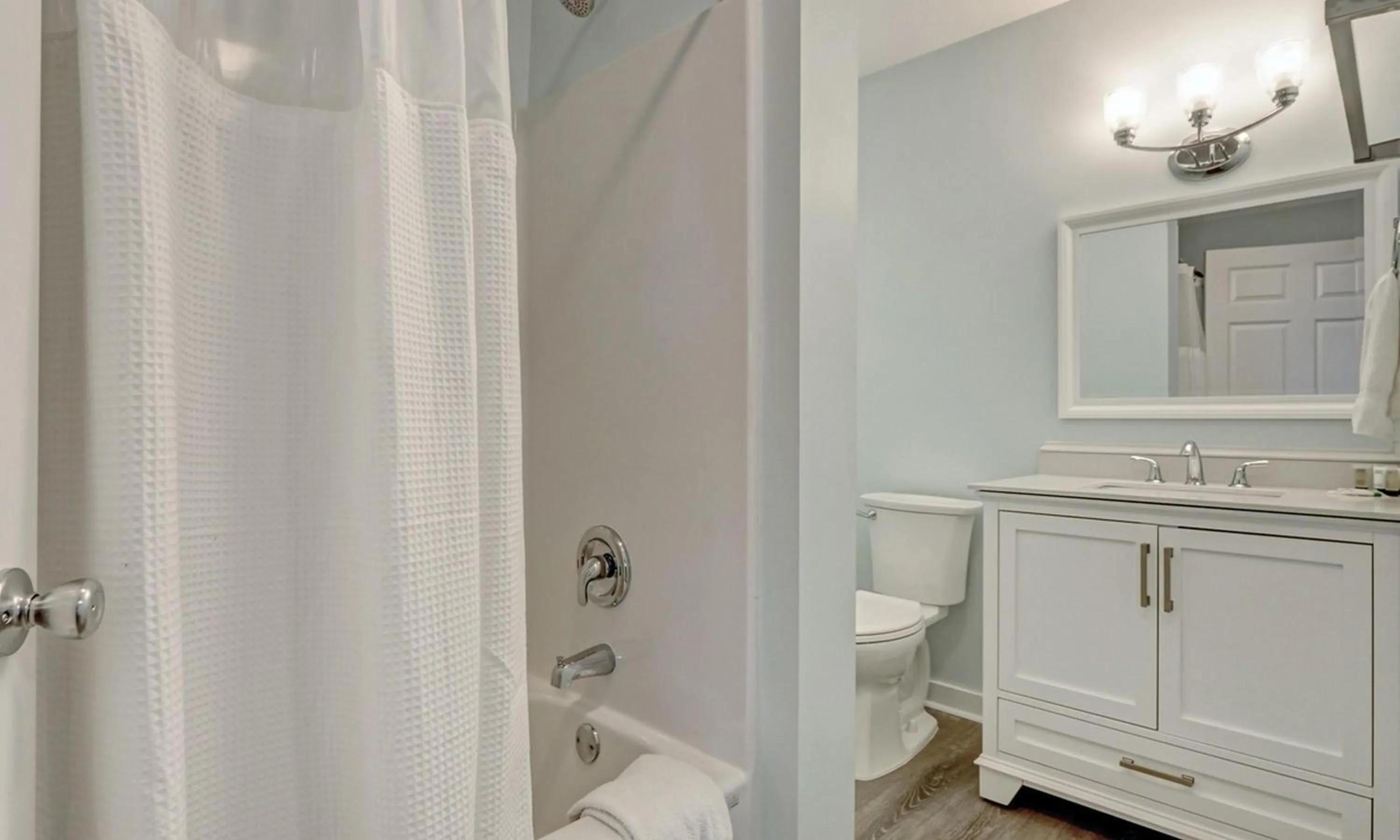 Bathroom in Loggerhead Inn and Suites