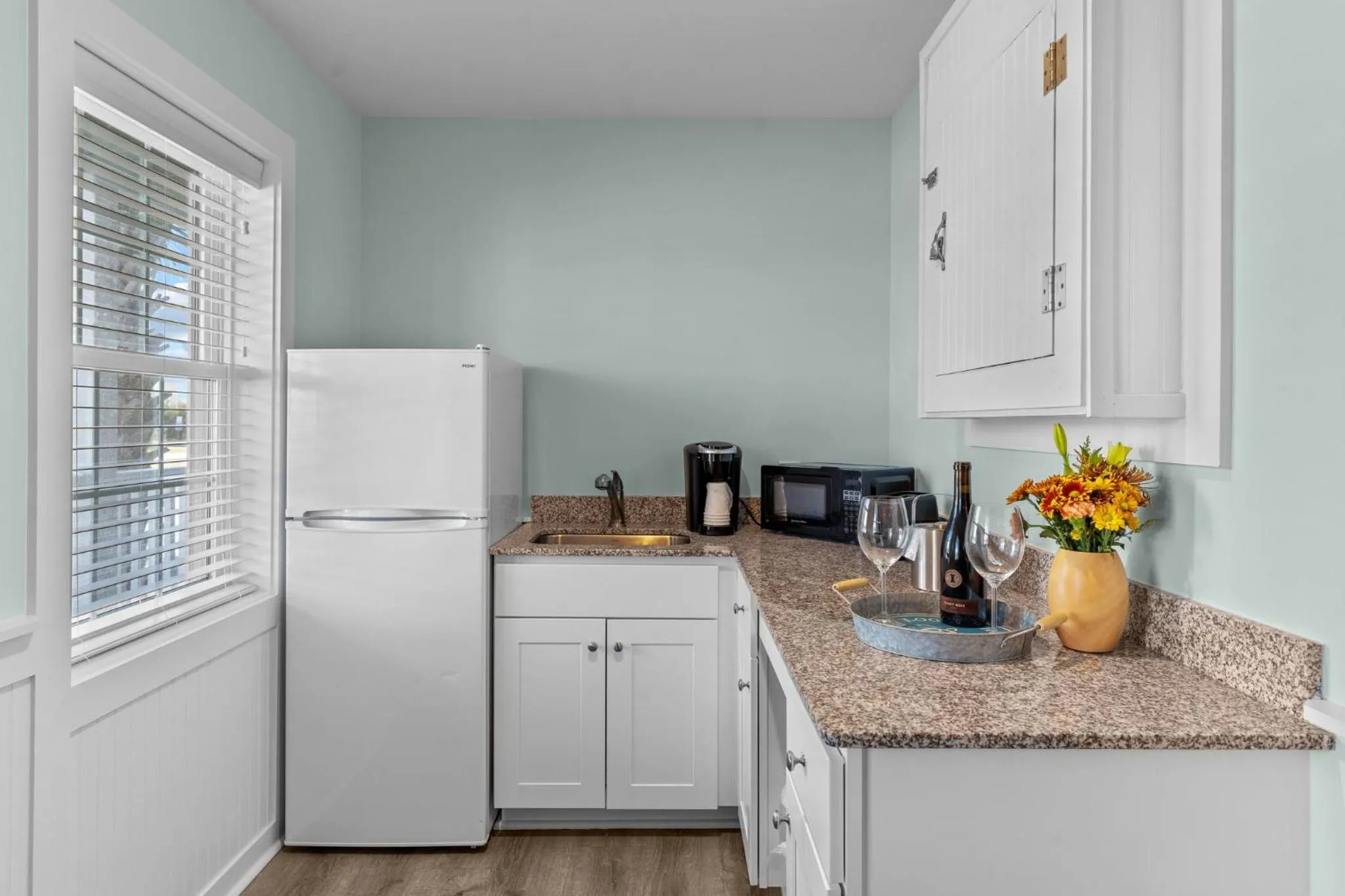 Kitchen or kitchenette in Loggerhead Inn and Suites