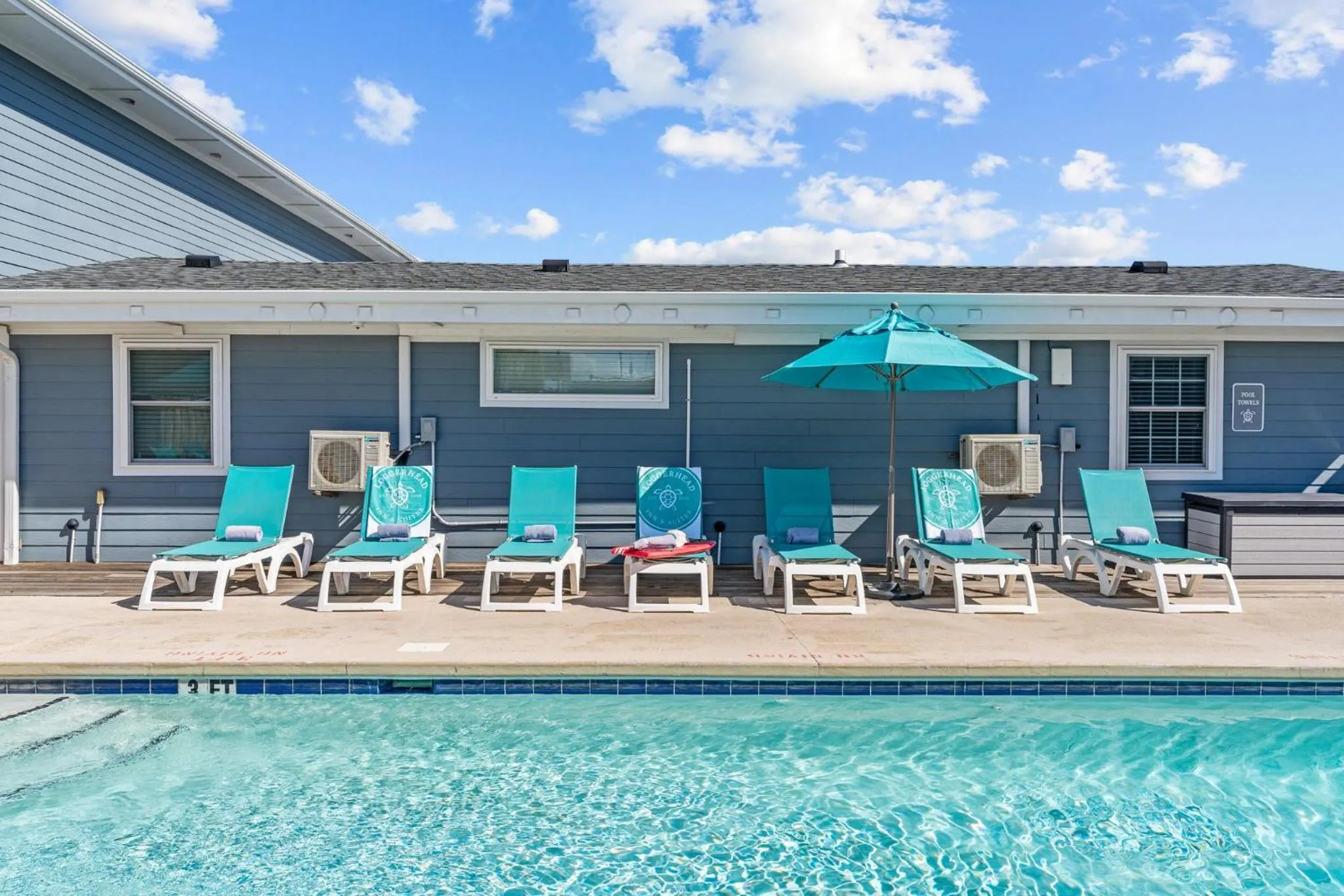 Swimming pool in Loggerhead Inn and Suites