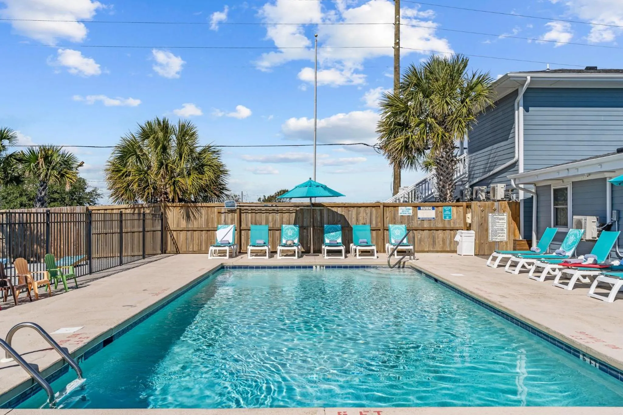 Swimming pool in Loggerhead Inn and Suites