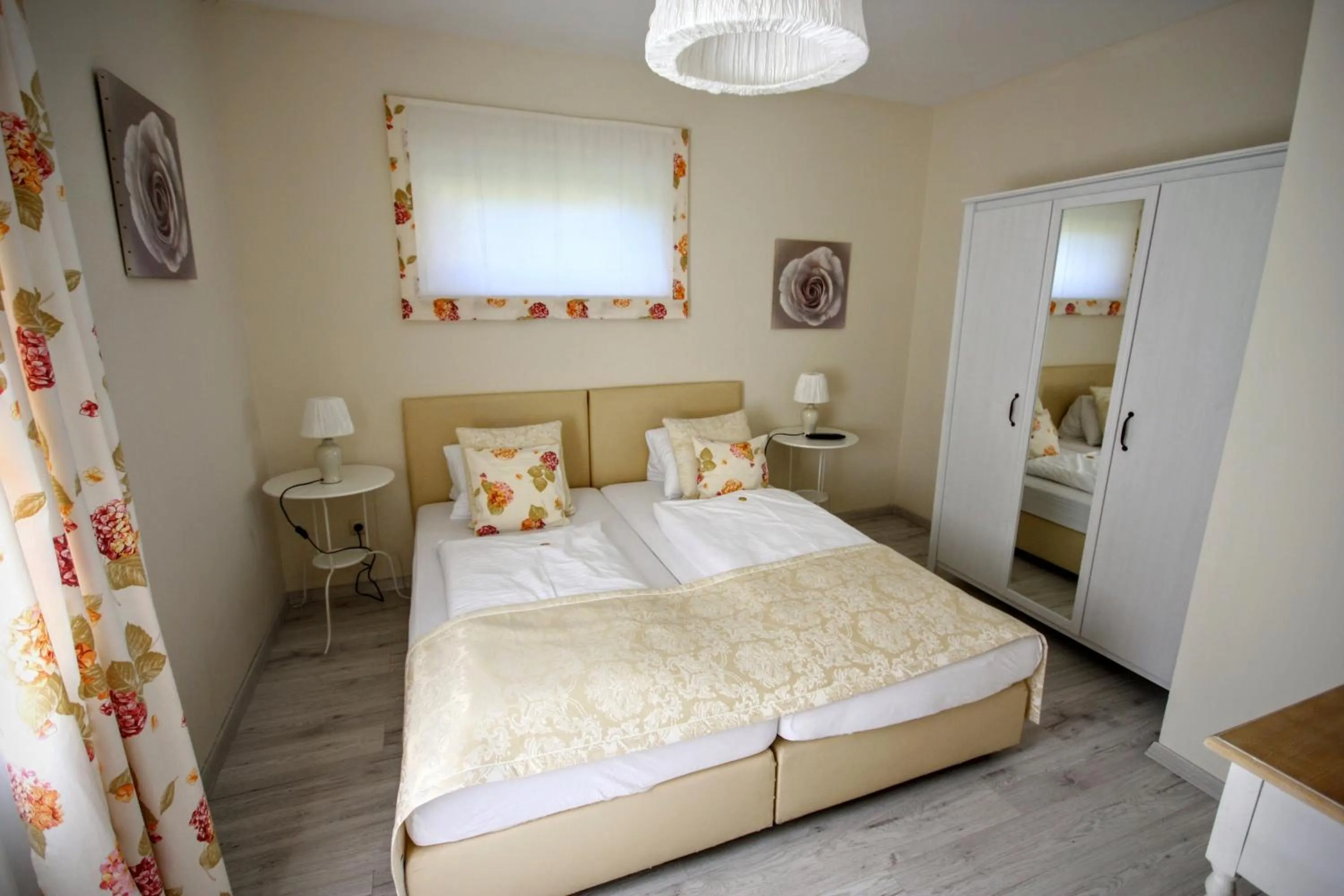 Bedroom, Bed in Hotel Rösch