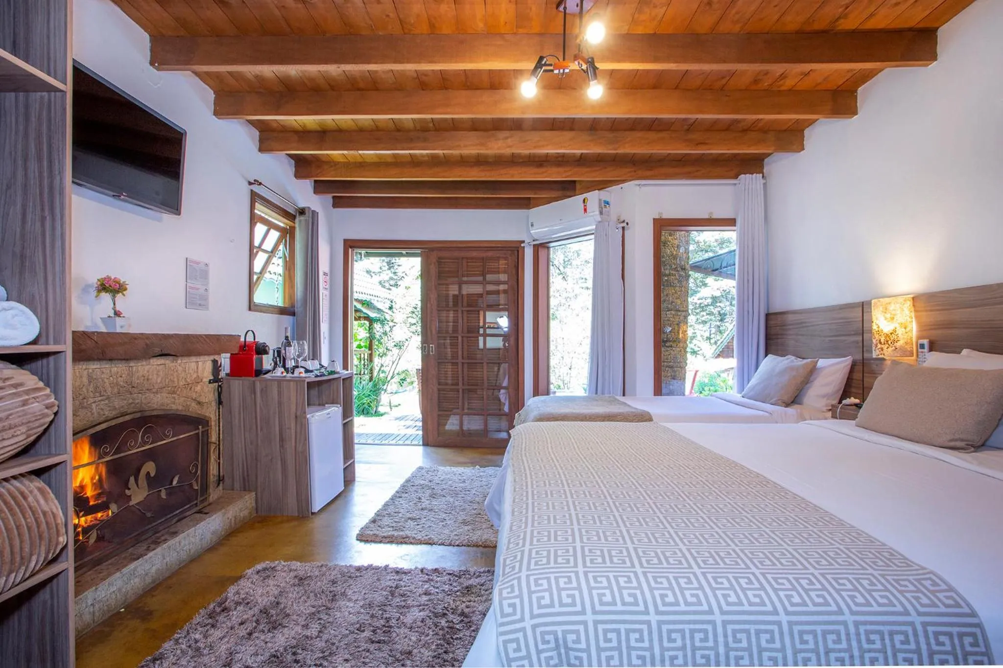 Photo of the whole room, Bed in Pousada Suiça Mineira Garden