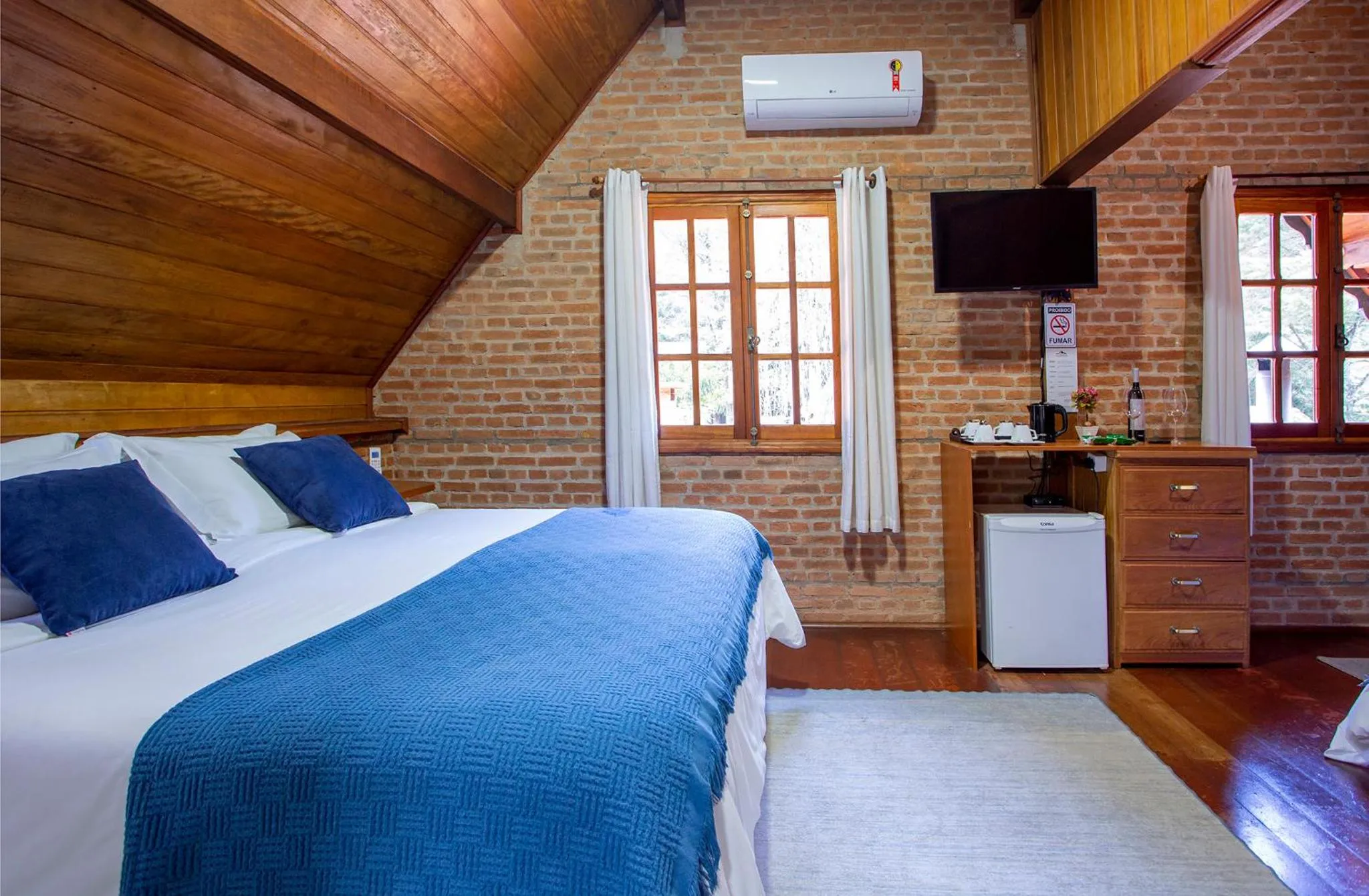 Photo of the whole room, Bed in Pousada Suiça Mineira Garden