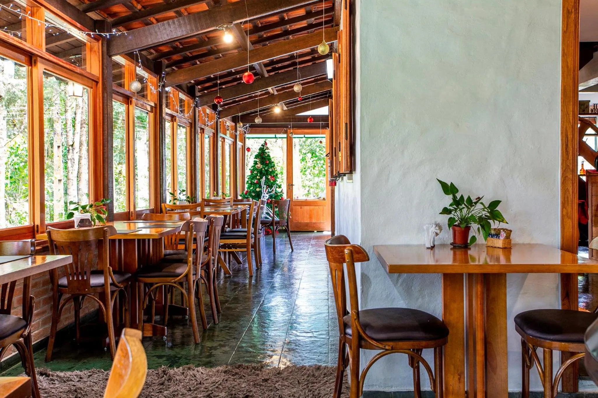 Restaurant/places to eat in Pousada Suiça Mineira Garden