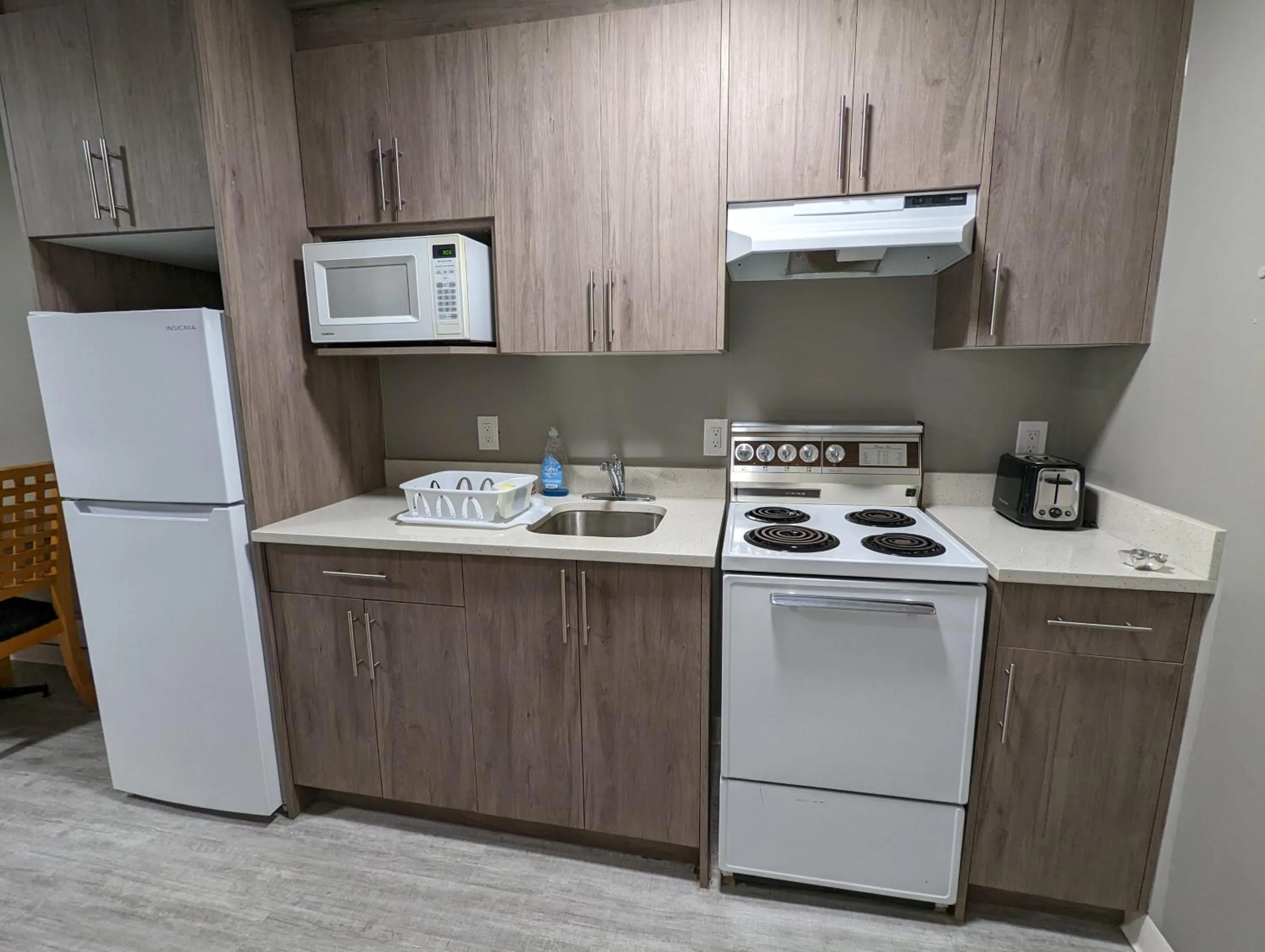 Kitchen or kitchenette in Riverside Motel & Suites