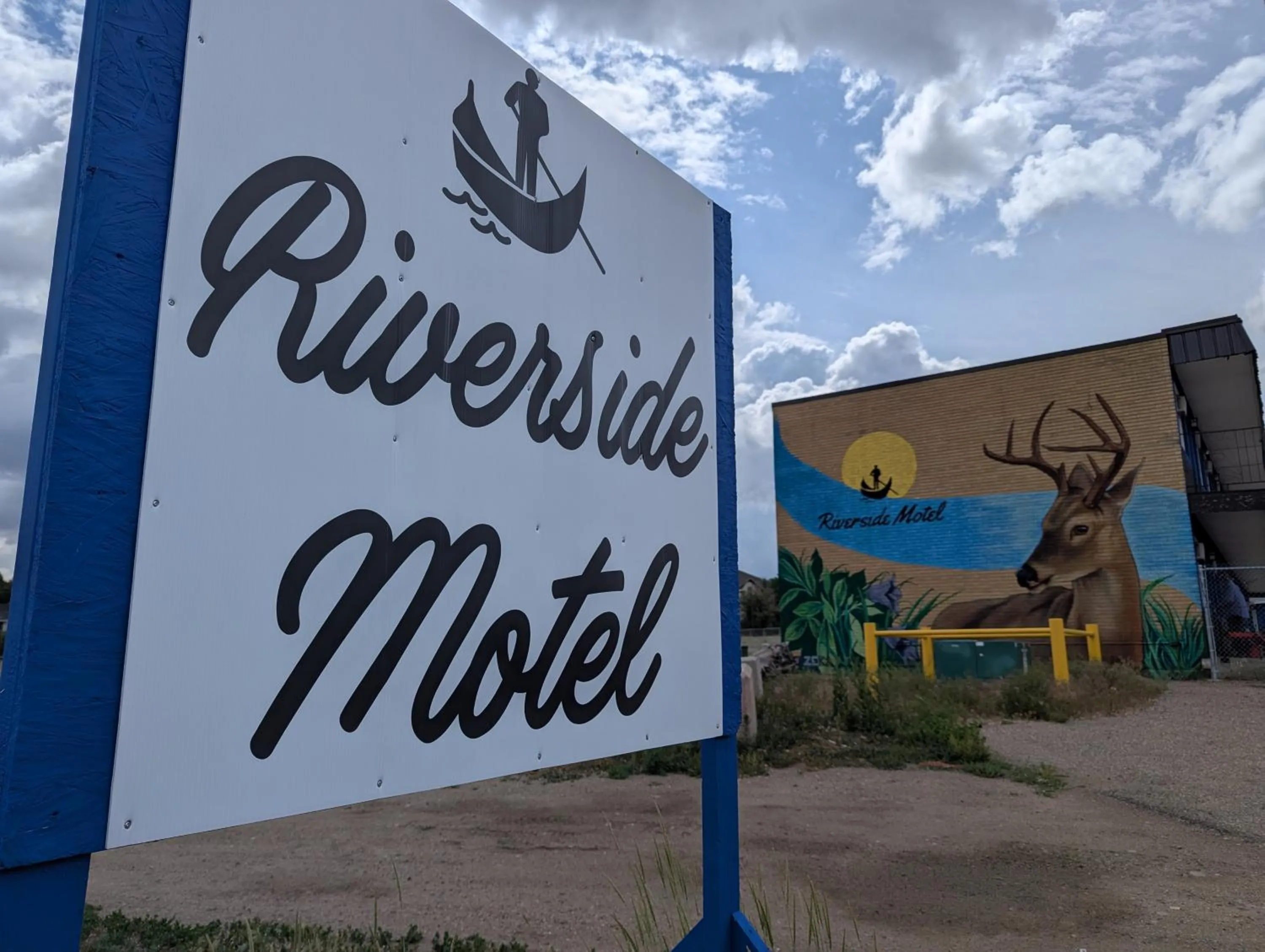 Property logo or sign in Riverside Motel & Suites