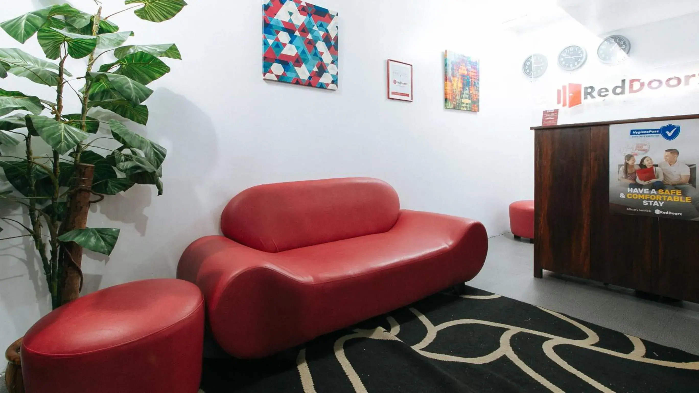 Living room in RedDoorz near Pasay Rotonda Living room in RedDoorz near Pasay Rotonda