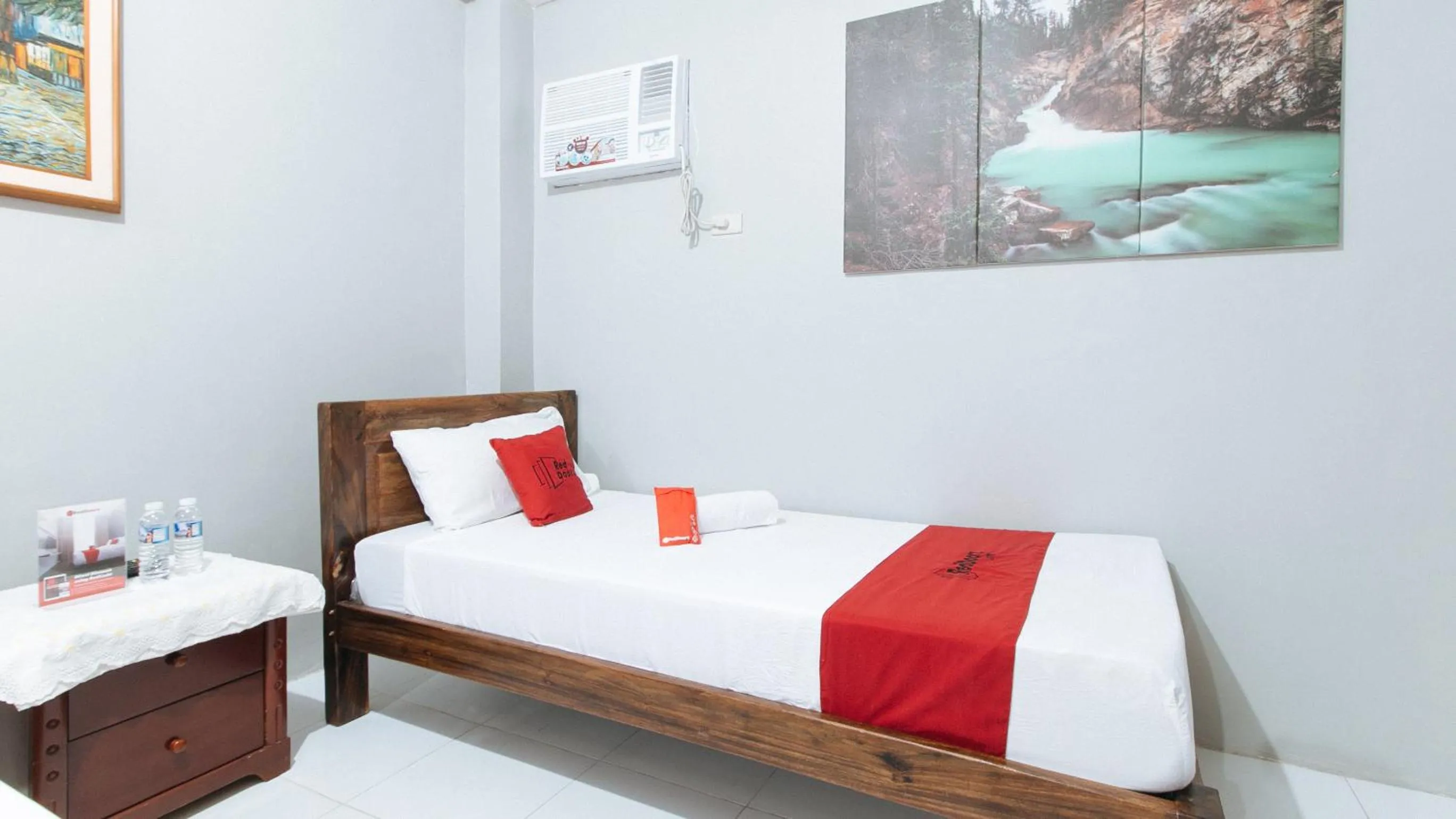 Bed in RedDoorz near Pasay Rotonda