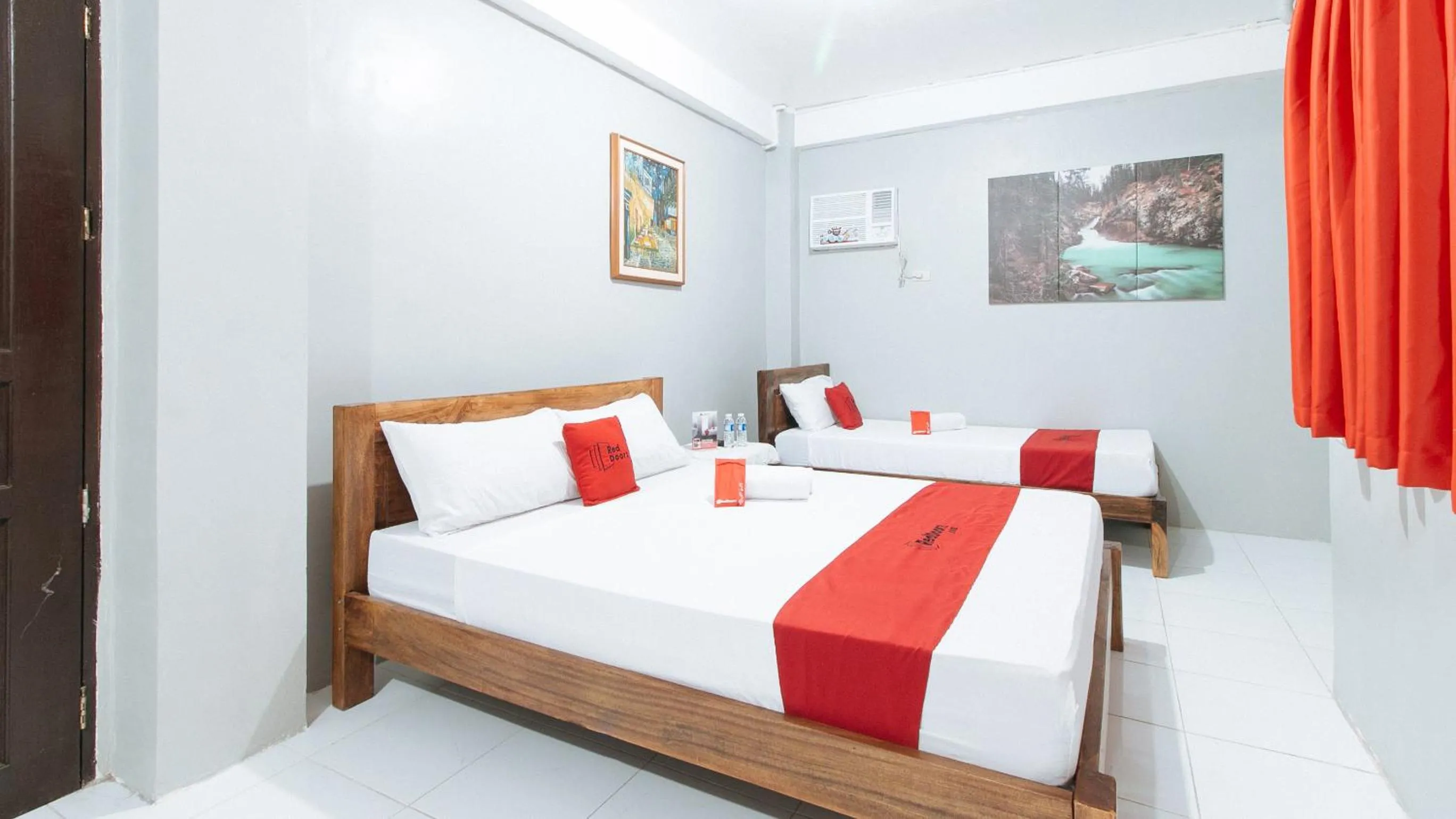 Bed in RedDoorz near Pasay Rotonda