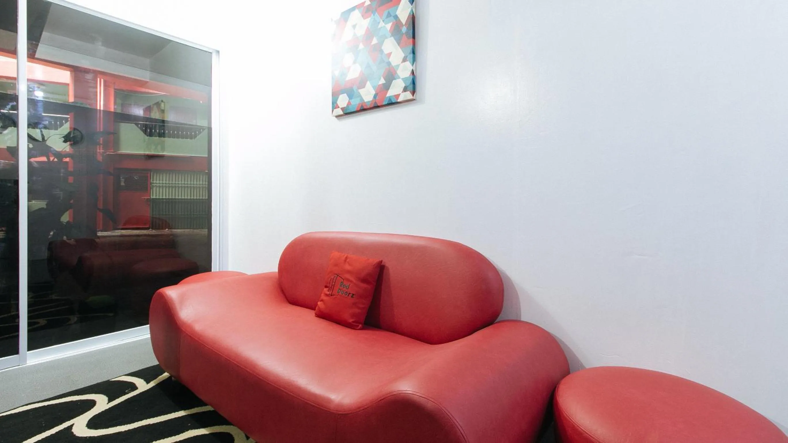 Seating area in RedDoorz near Pasay Rotonda
