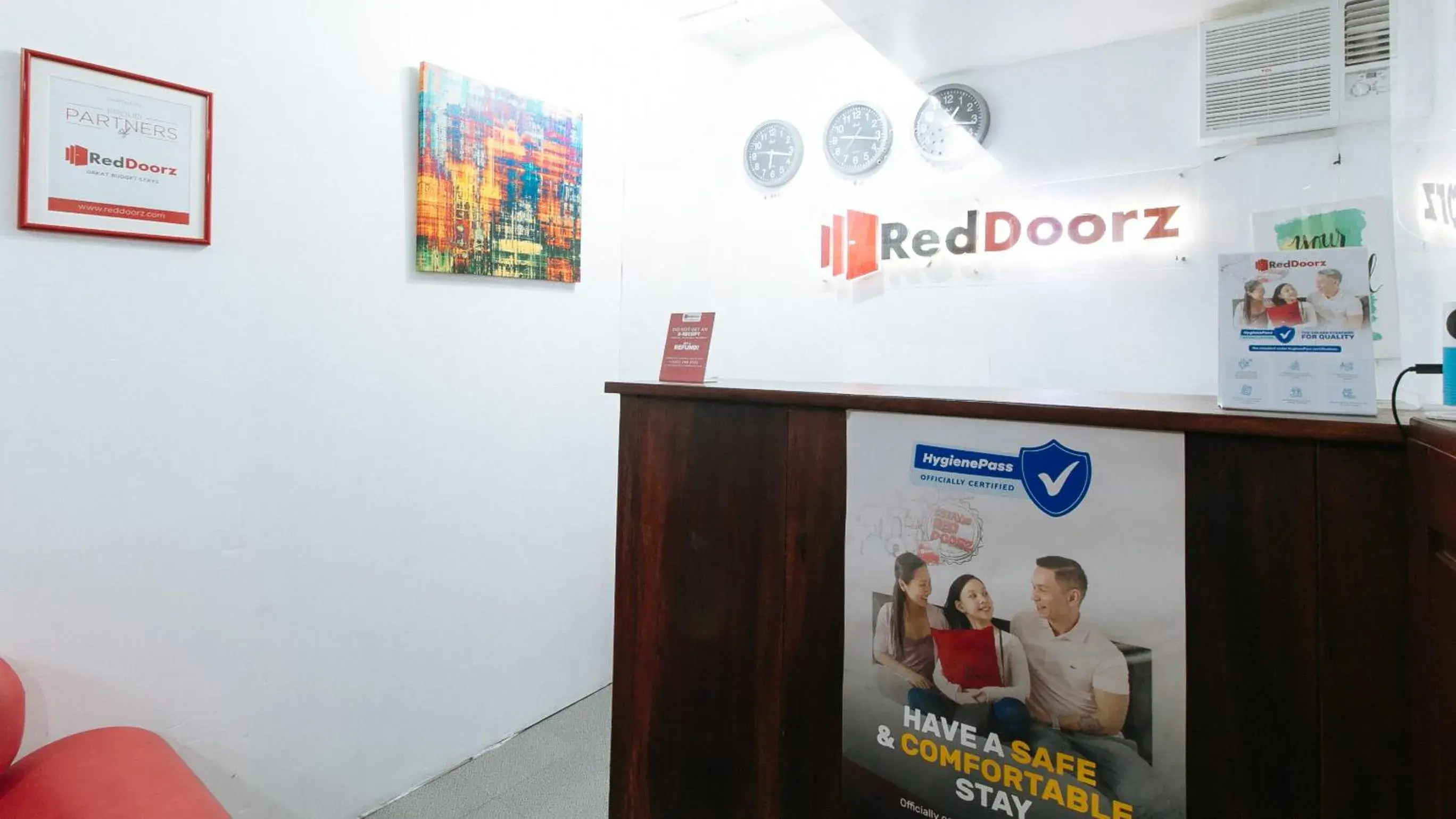 Lobby or reception in RedDoorz near Pasay Rotonda Lobby or reception in RedDoorz near Pasay Rotonda