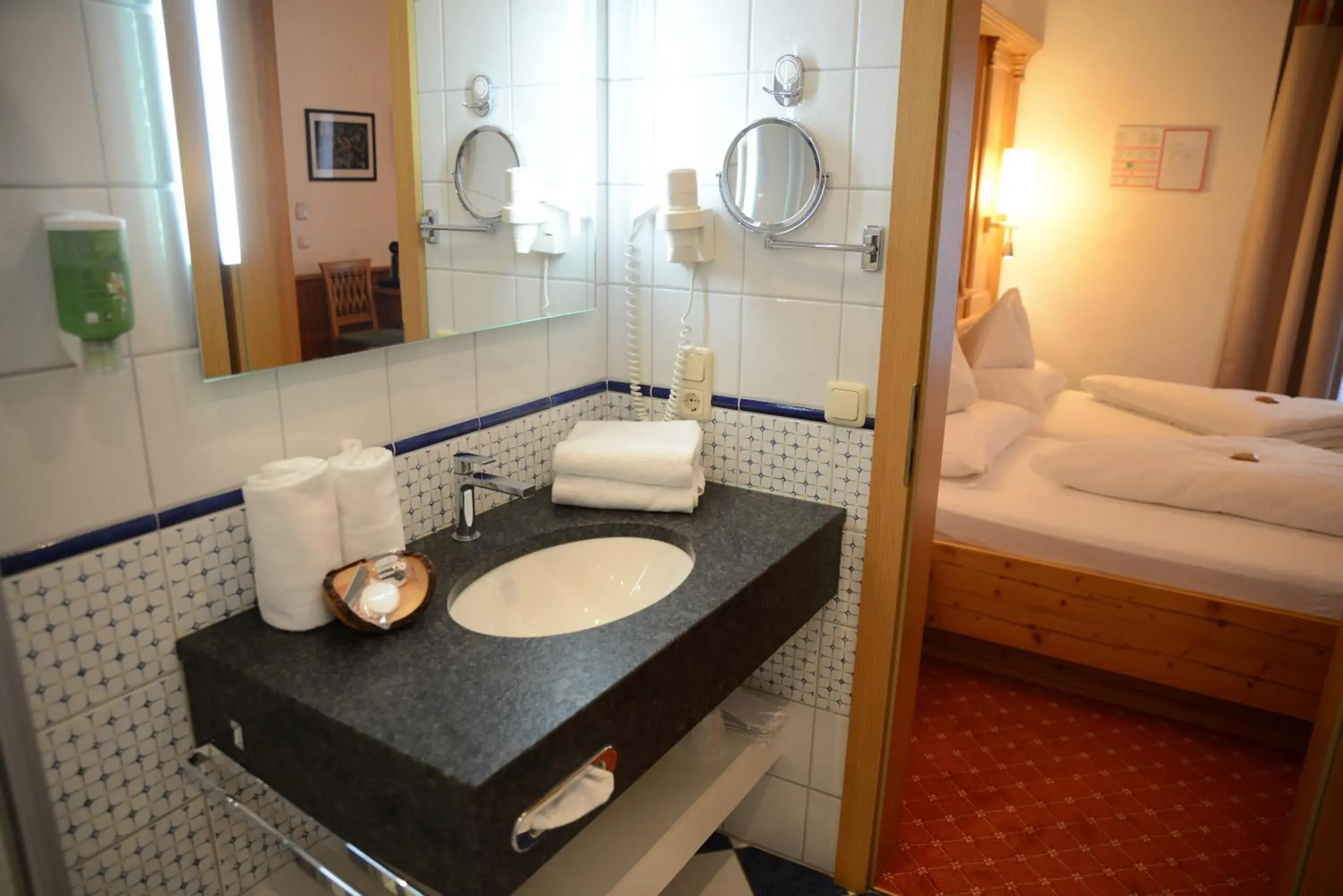 Budget Double Room in Hotel Zimmerbräu Budget Double Room in Hotel Zimmerbräu