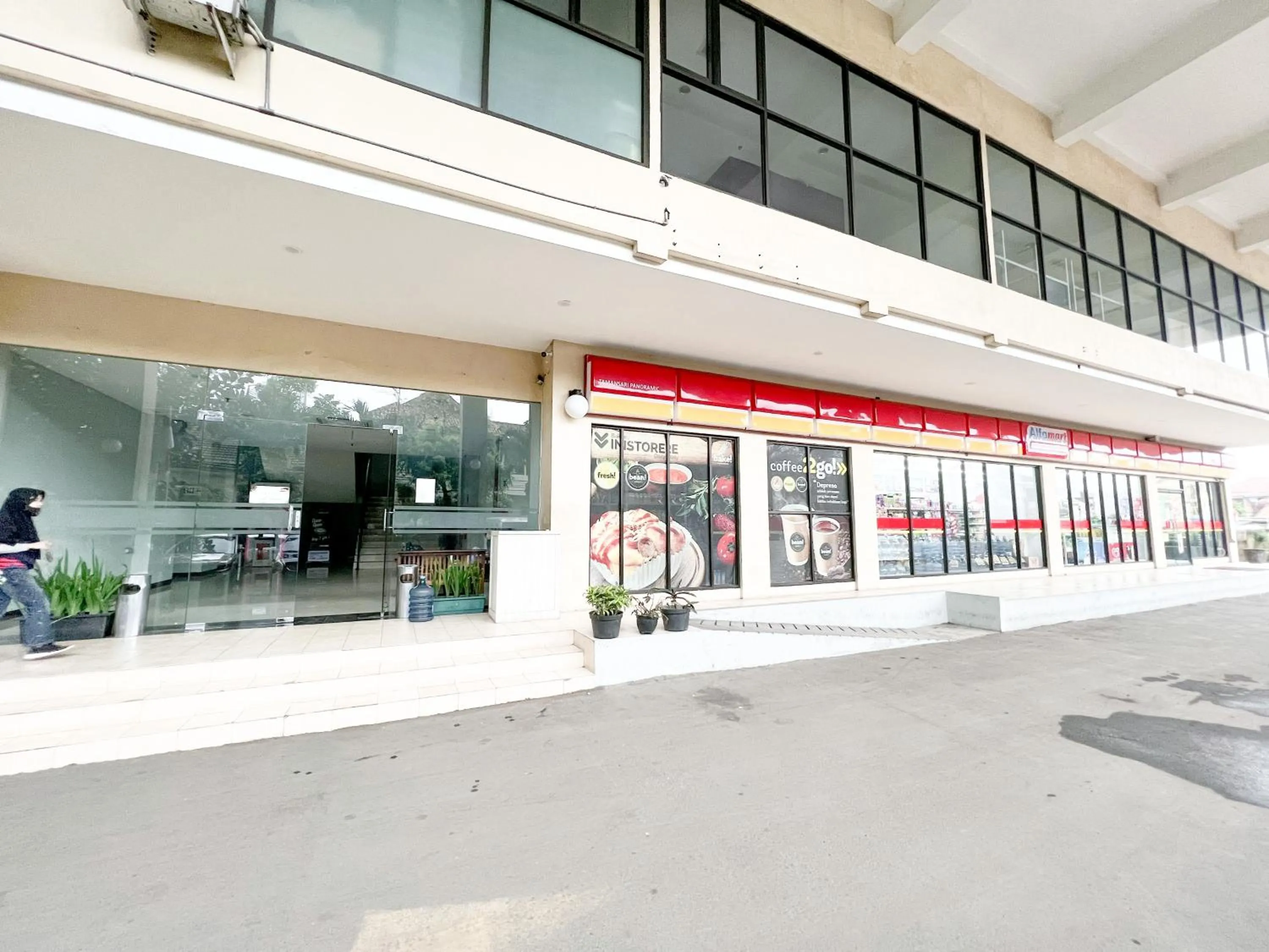 Lobby or reception in OYO 93828 Apartemen Tamansari Panoramic By Narel Room