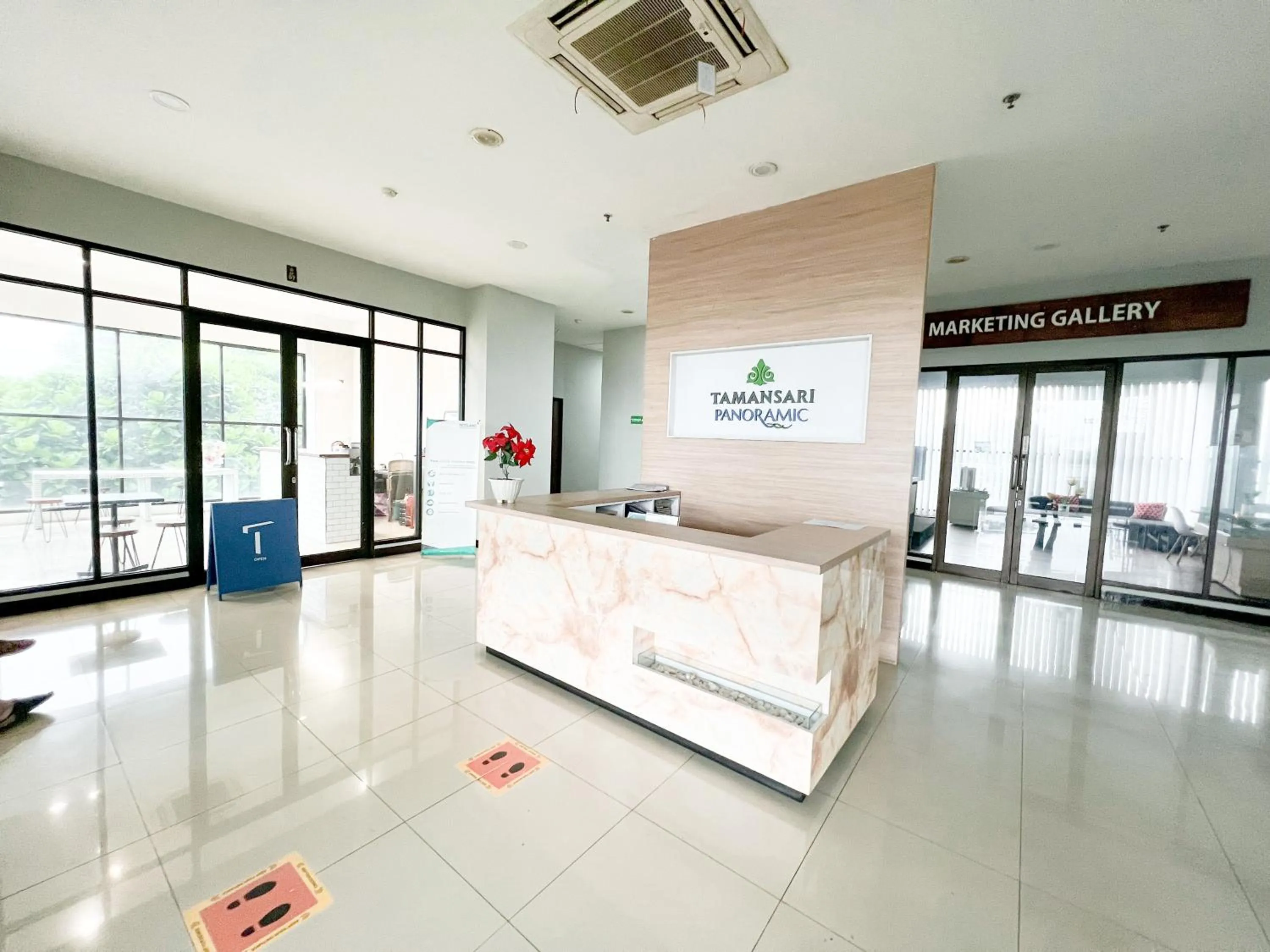 Lobby or reception in OYO 93828 Apartemen Tamansari Panoramic By Narel Room
