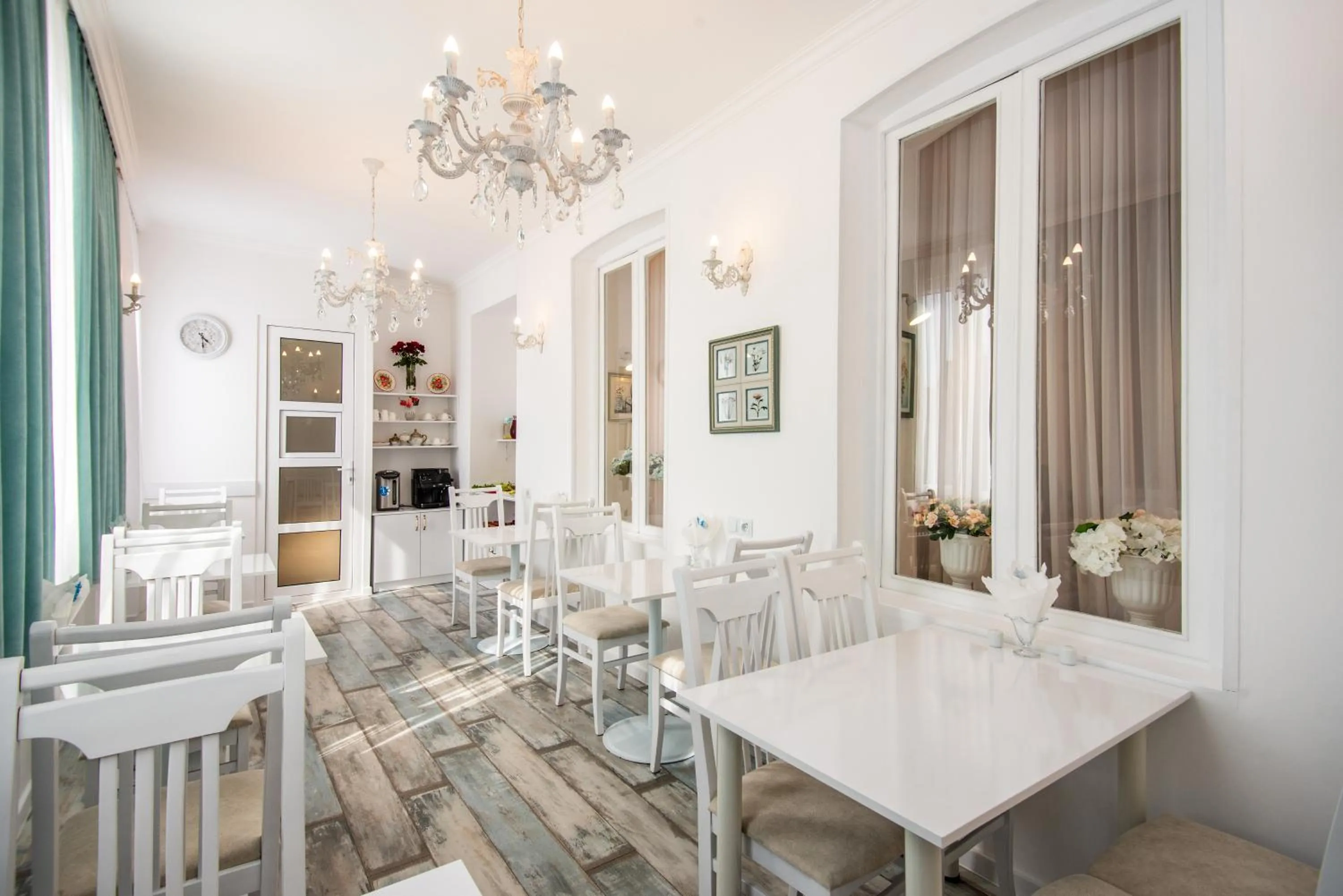 Property building in Lowell Hotel