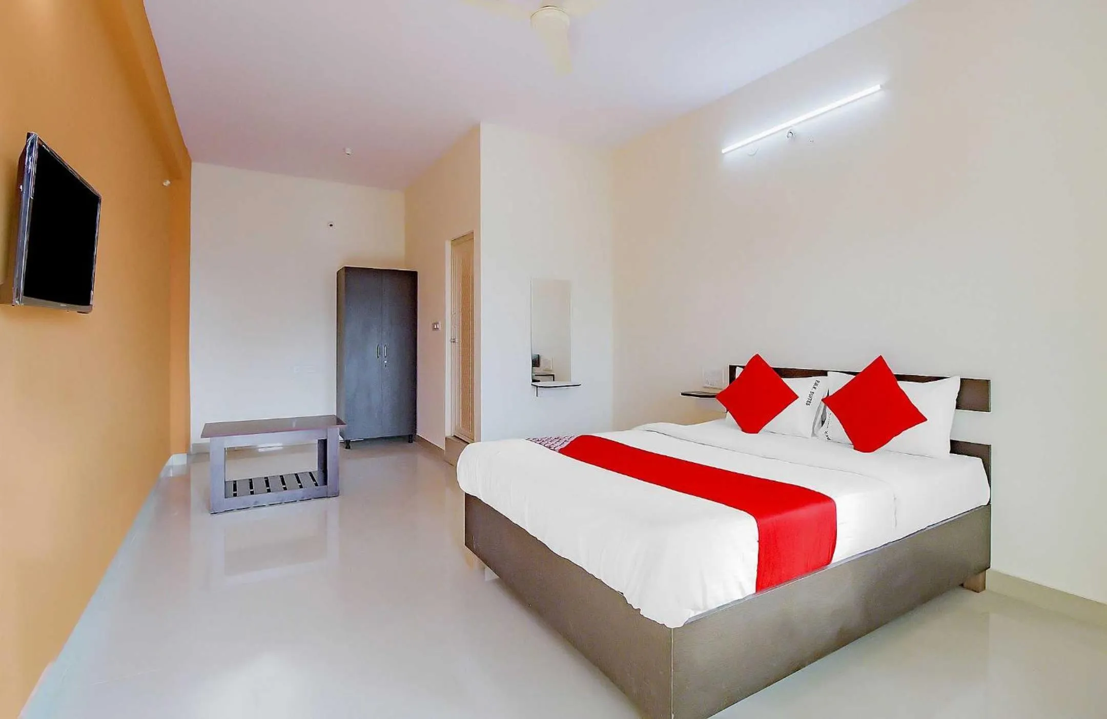 Bedroom in Hotel O P N K Suites