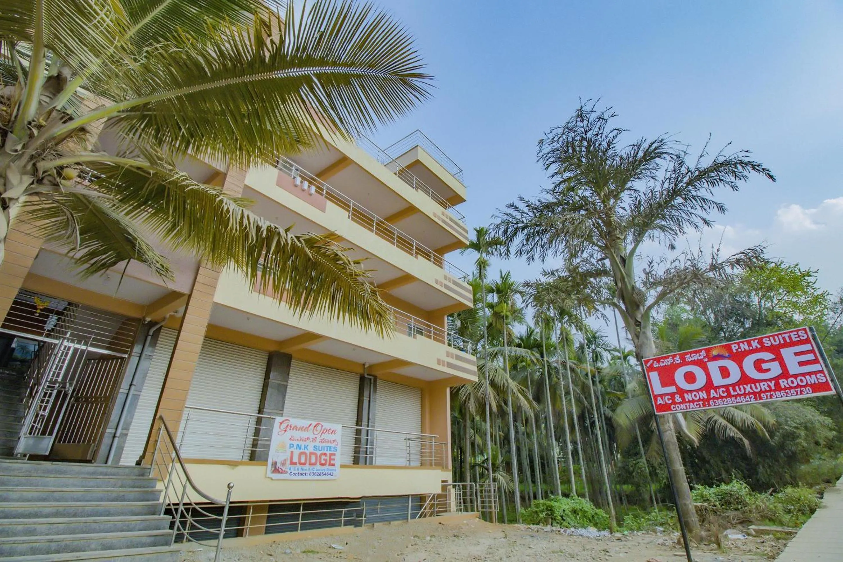 Facade/entrance in Hotel O P N K Suites