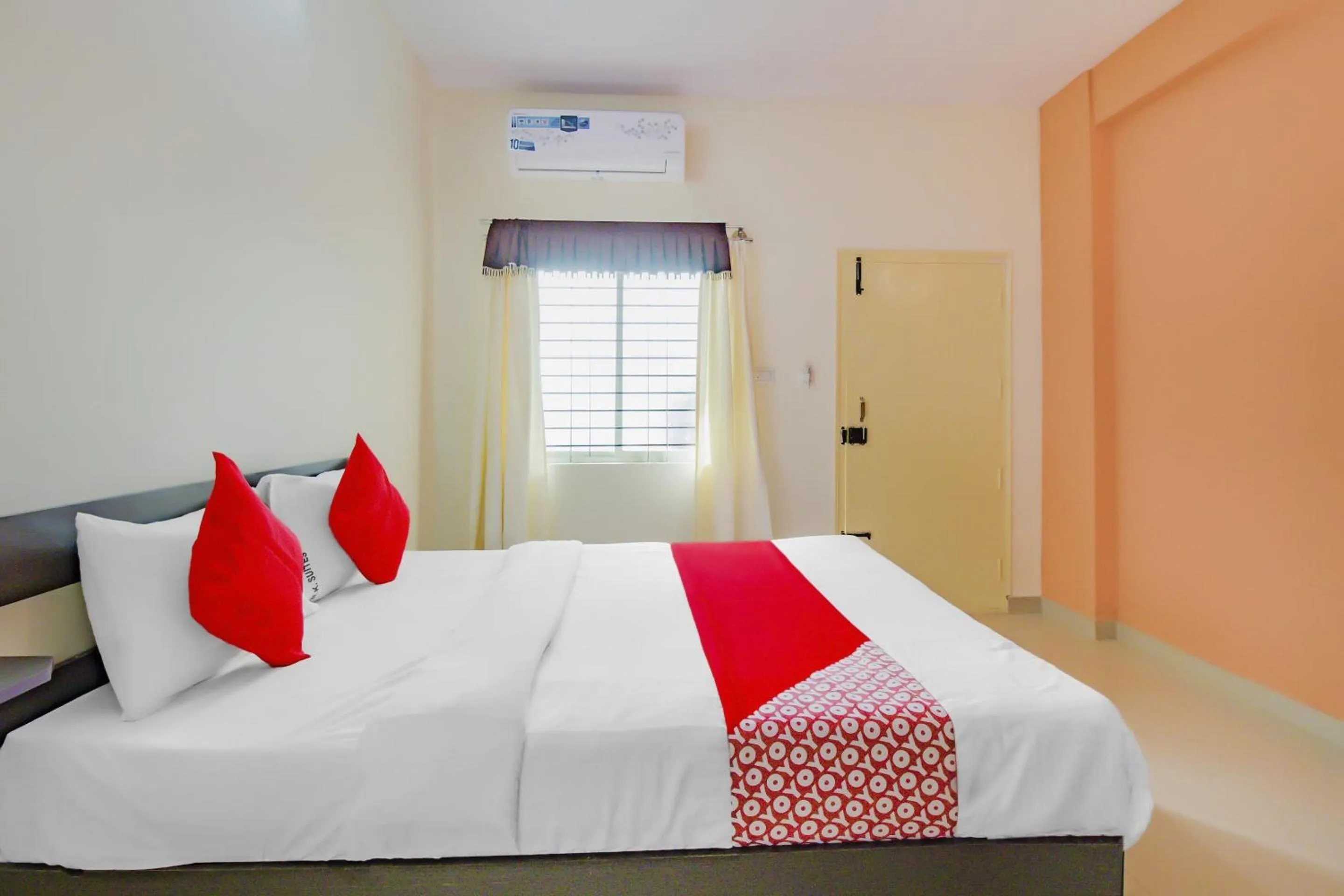 Bedroom in Hotel O P N K Suites