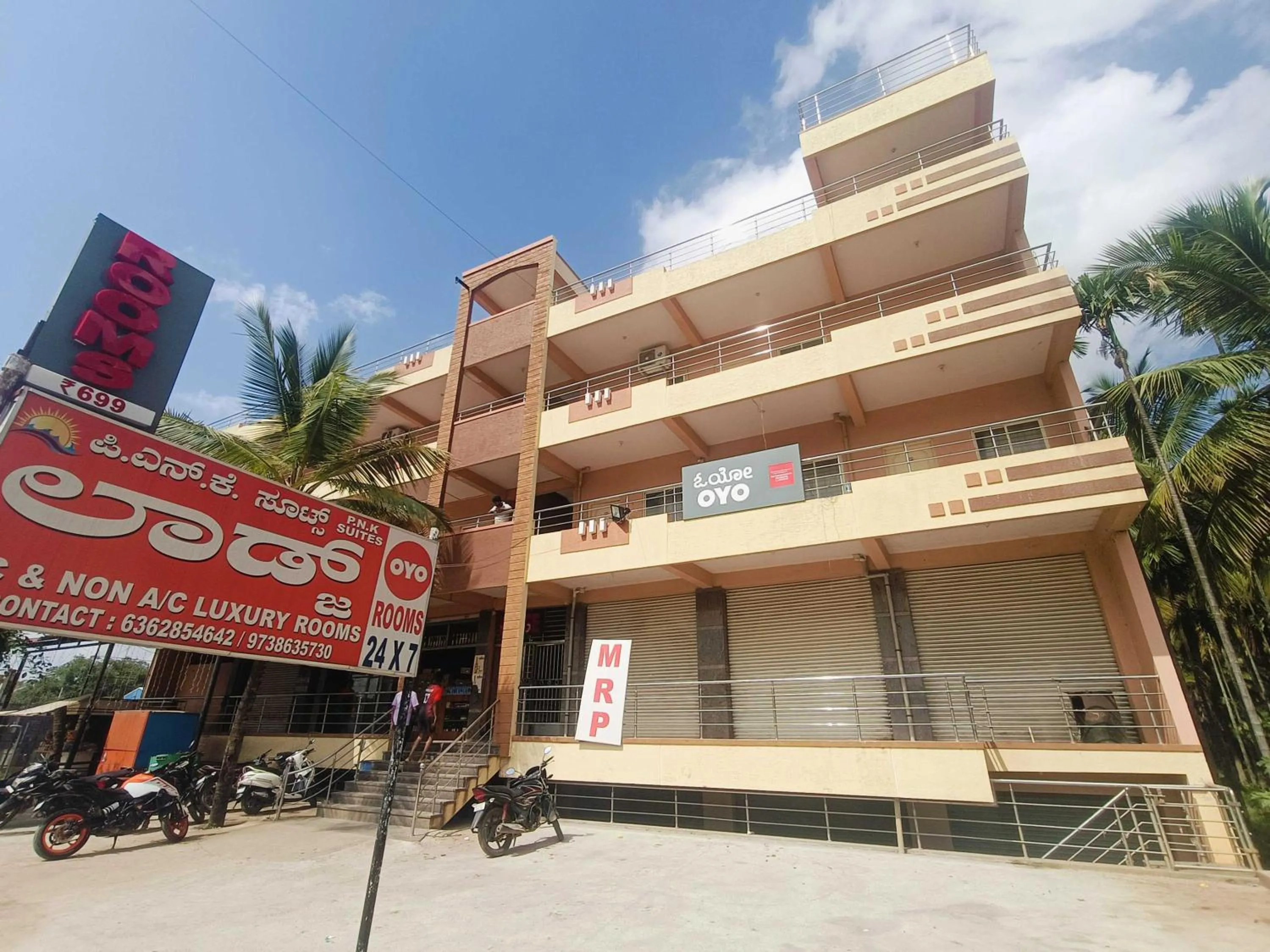 Facade/entrance in Hotel O P N K Suites