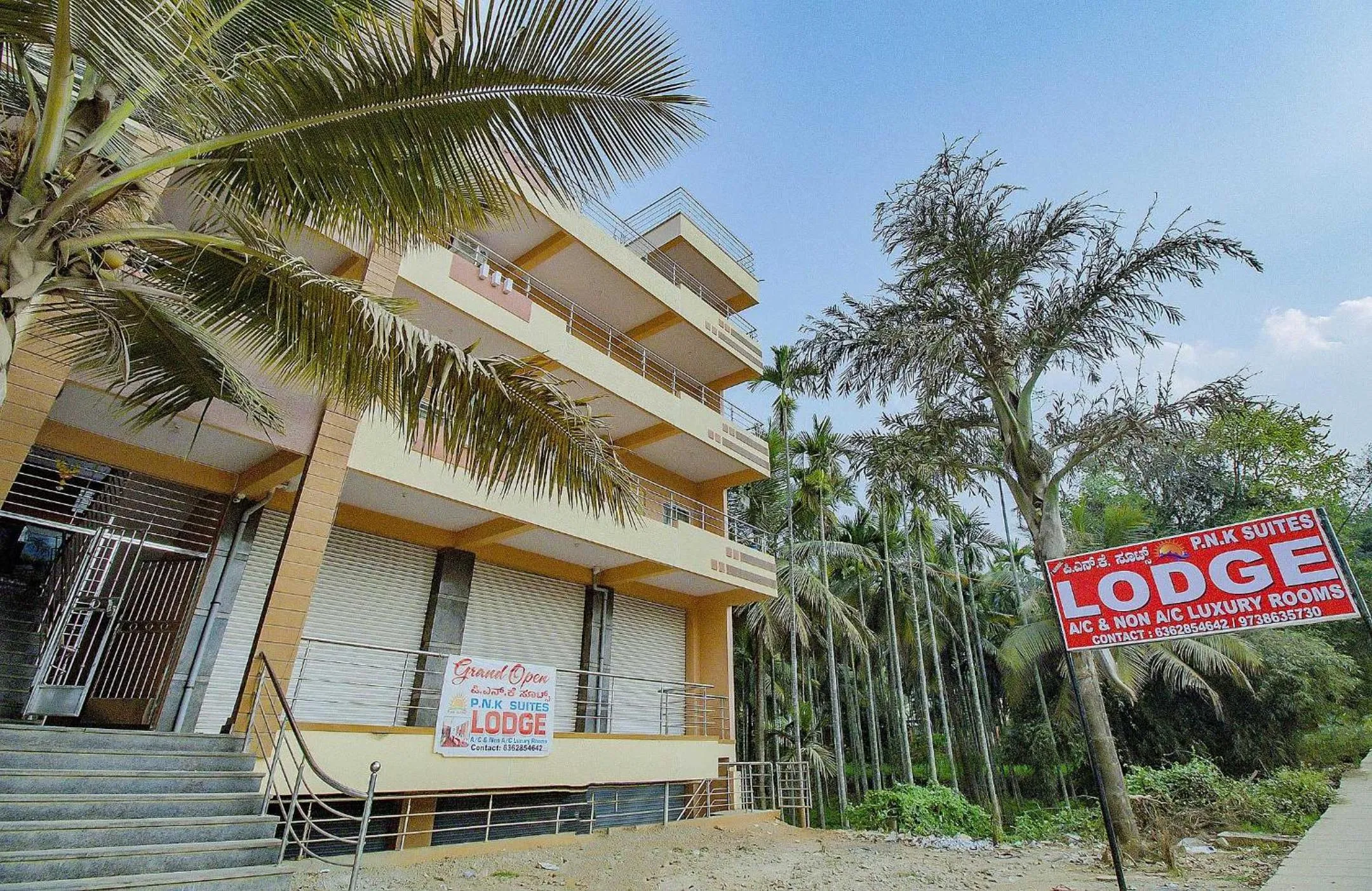 Facade/entrance in Hotel O P N K Suites