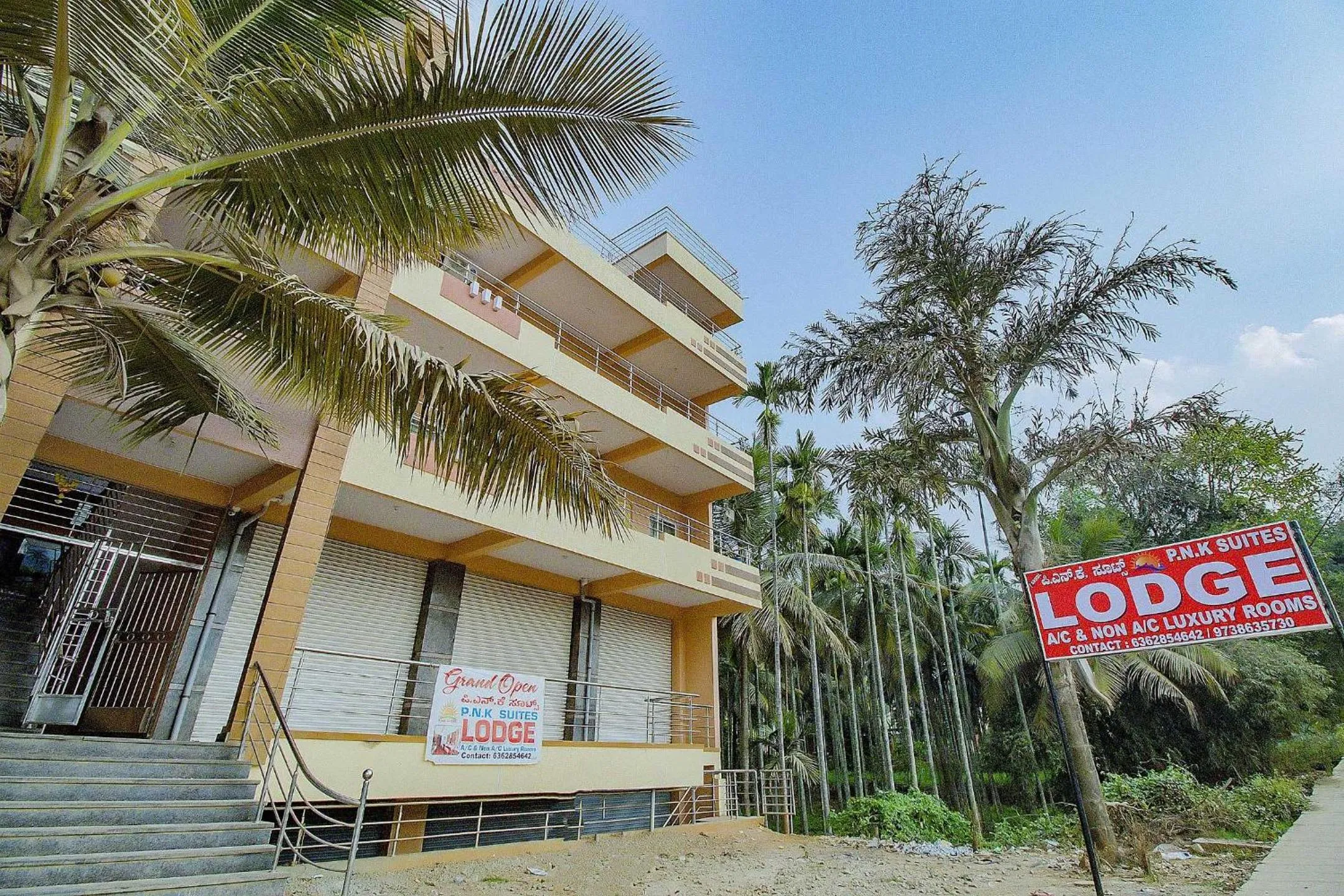 Facade/entrance in Hotel O P N K Suites