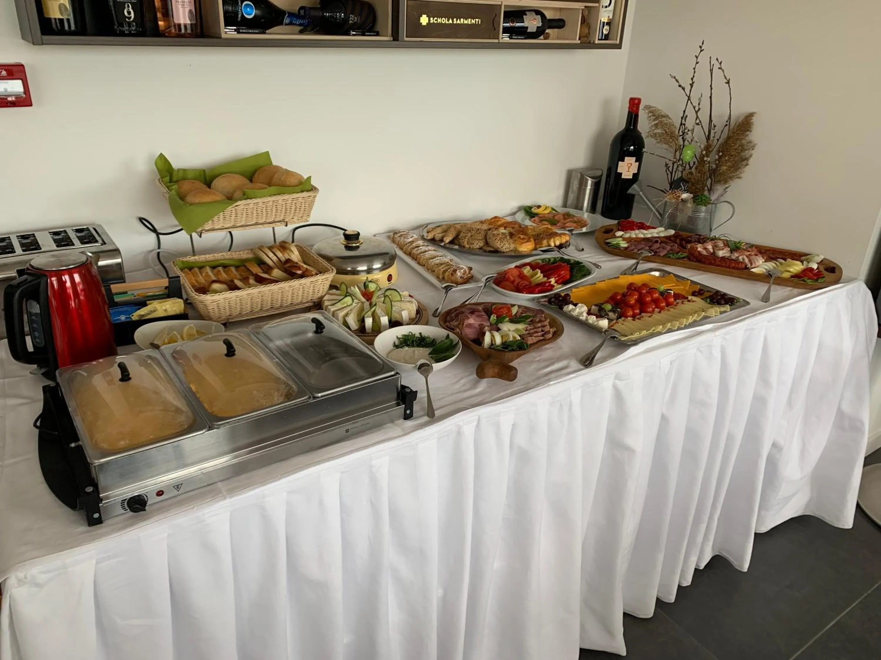 Food and drinks in Waterfront Lodge