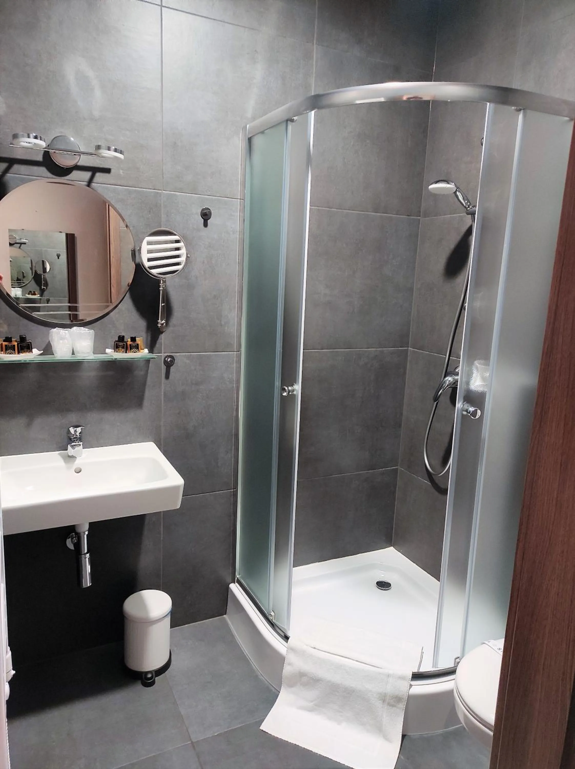 Bathroom in Waterfront Lodge