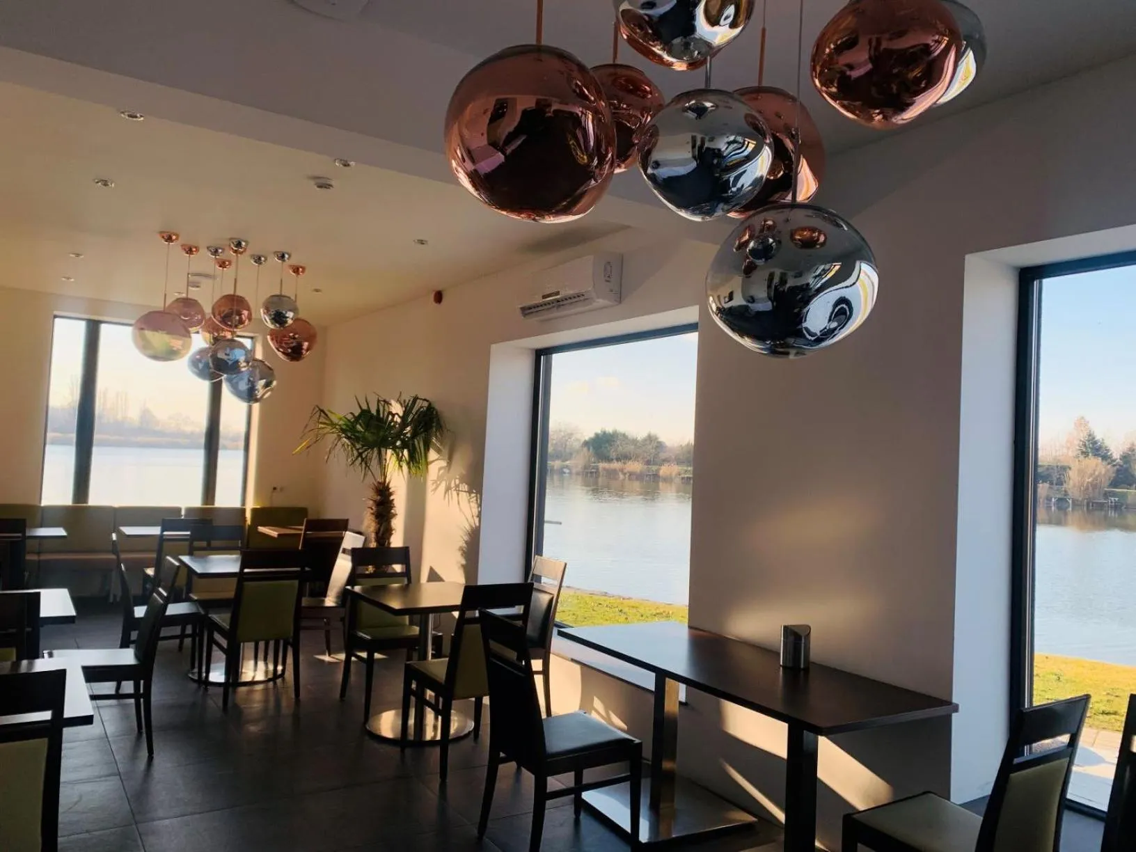 Restaurant/places to eat in Waterfront Lodge