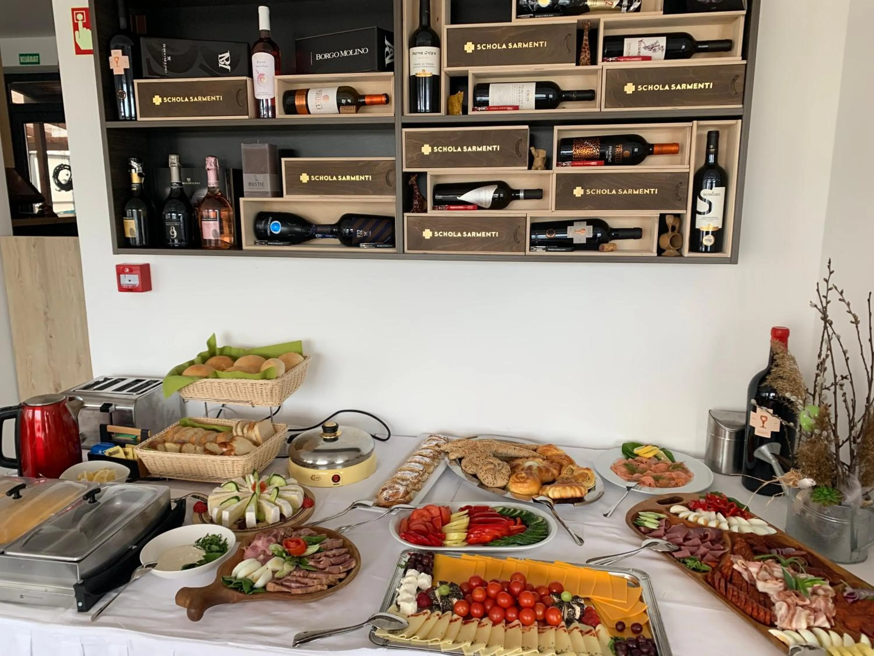 Food and drinks in Waterfront Lodge