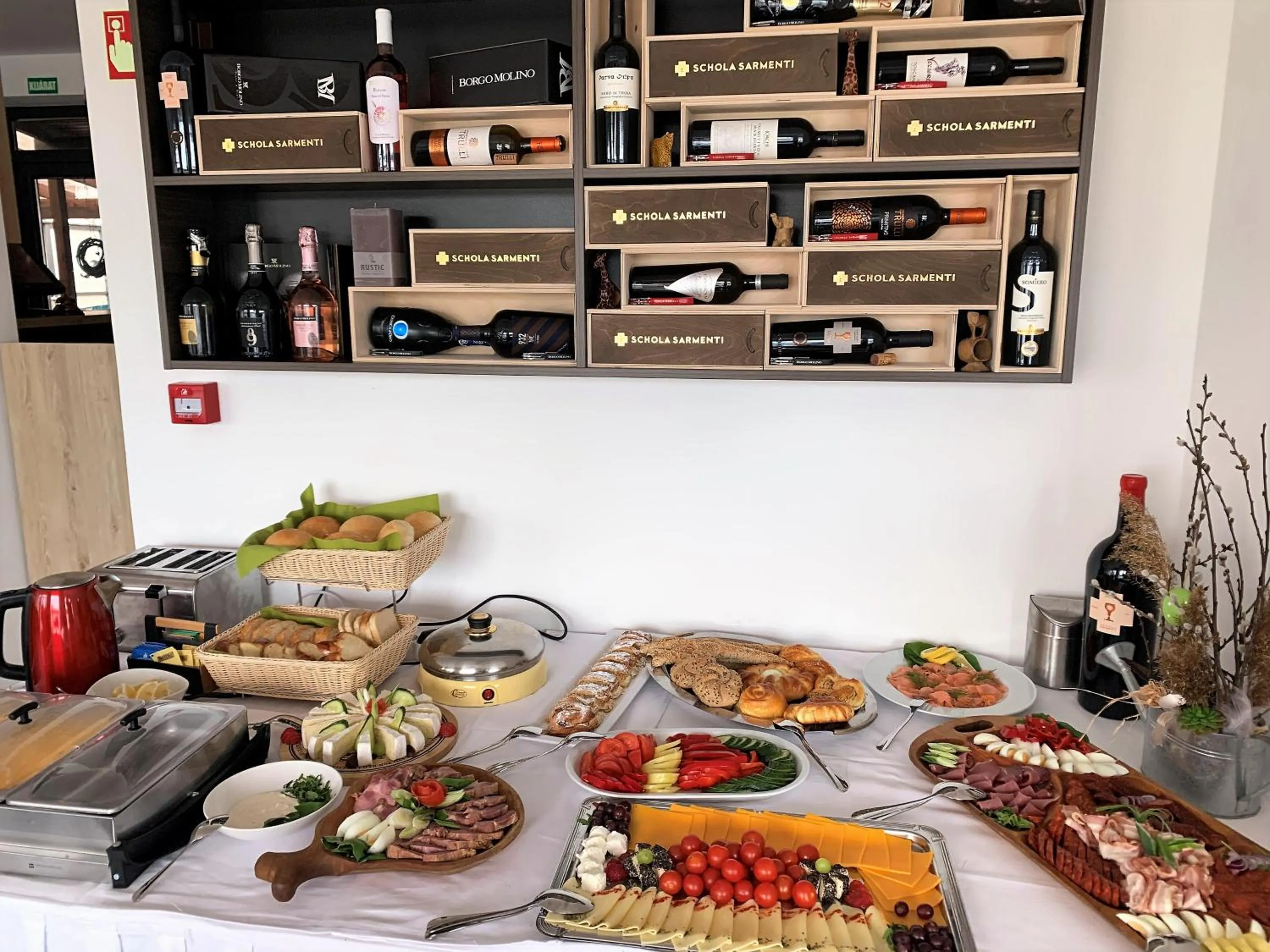 Food and drinks in Waterfront Lodge