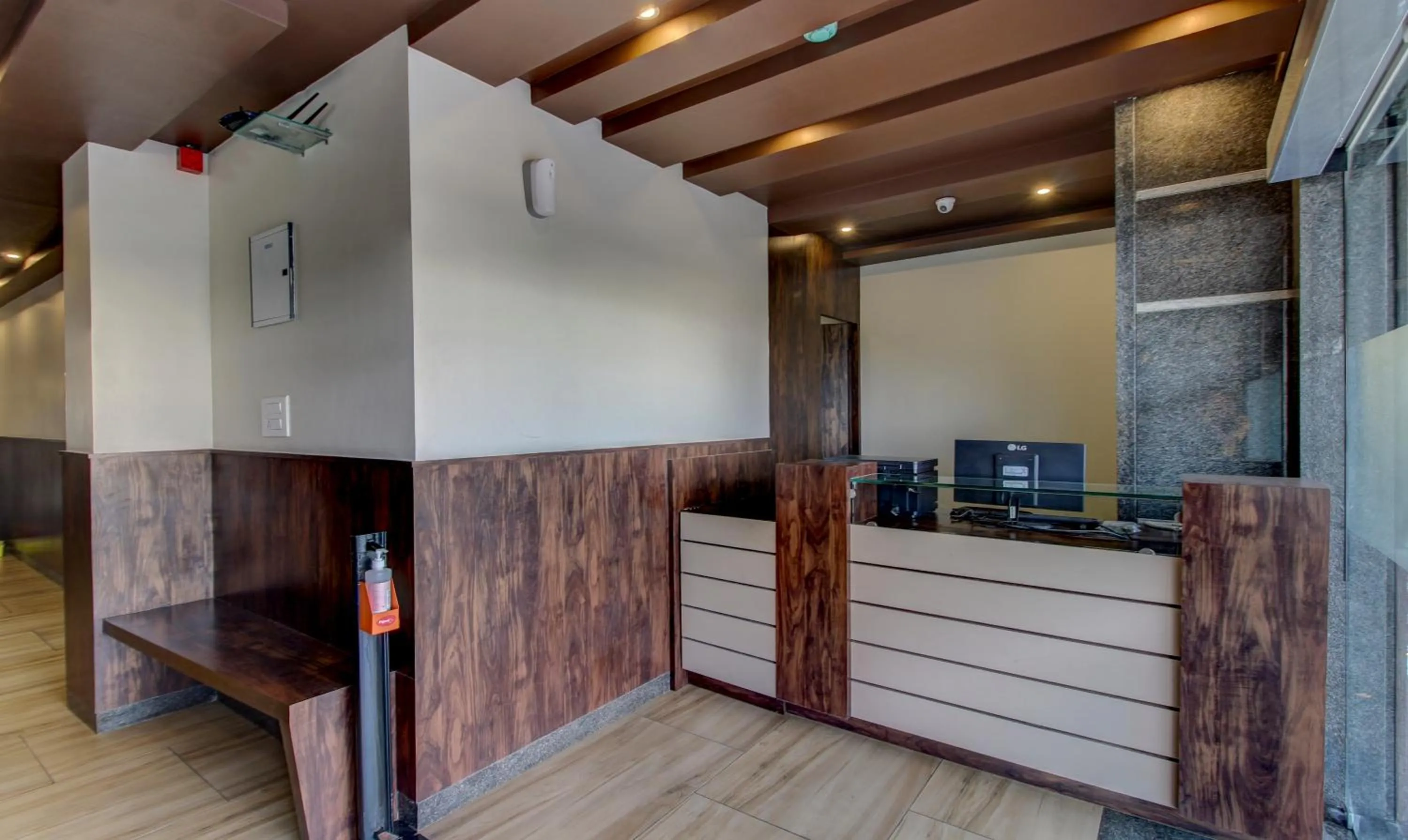 Lobby or reception in Treebo Sampradaya Bistro, Mailasandra