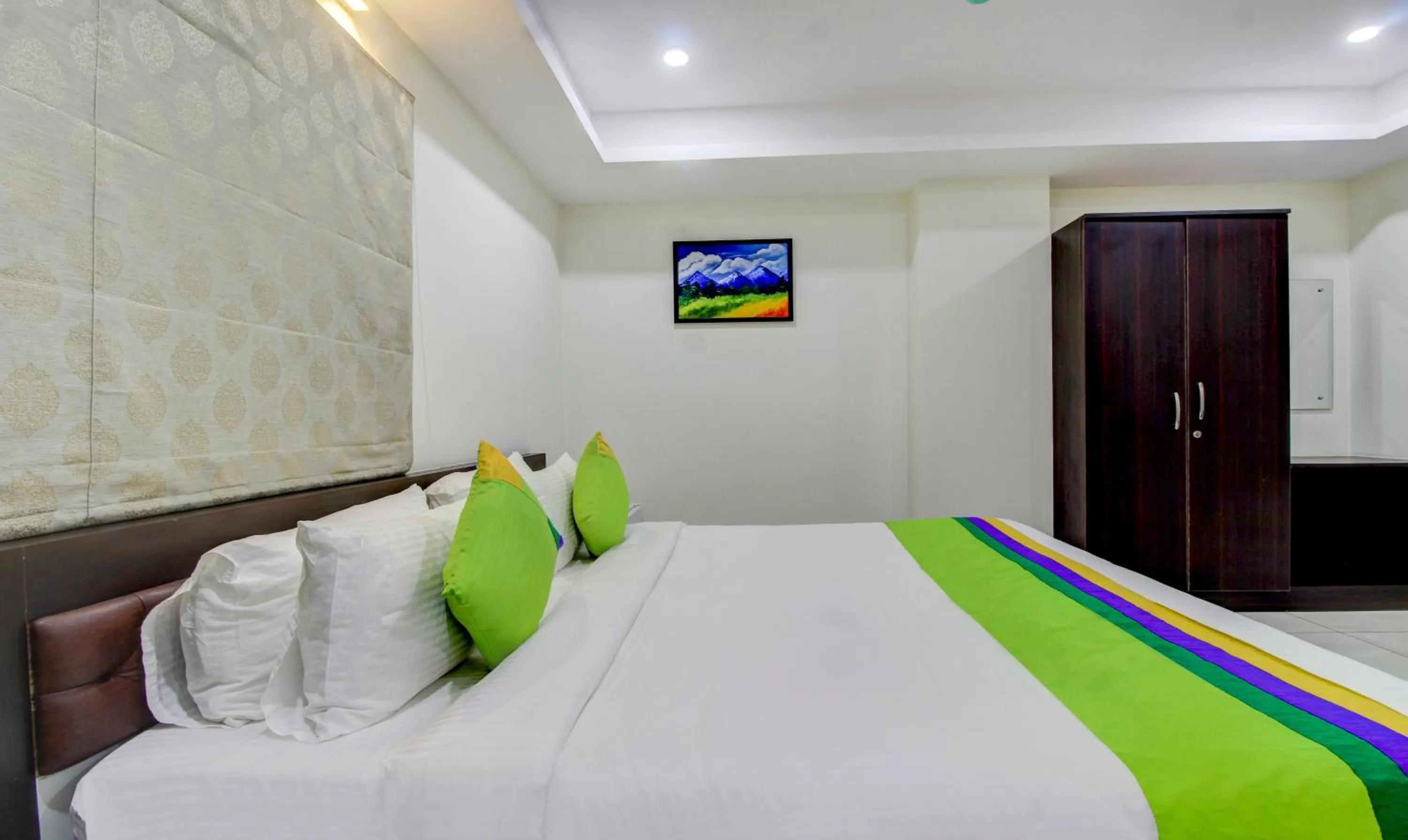 Bedroom, Bed in Treebo Sampradaya Bistro, Mailasandra