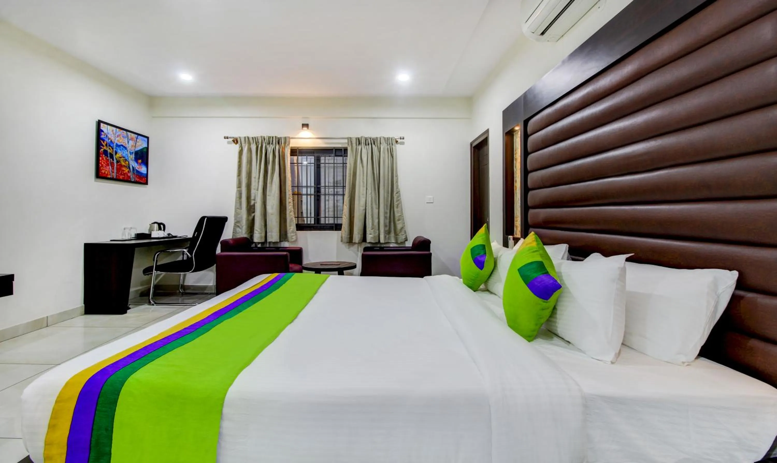 Bedroom, Bed in Treebo Sampradaya Bistro, Mailasandra