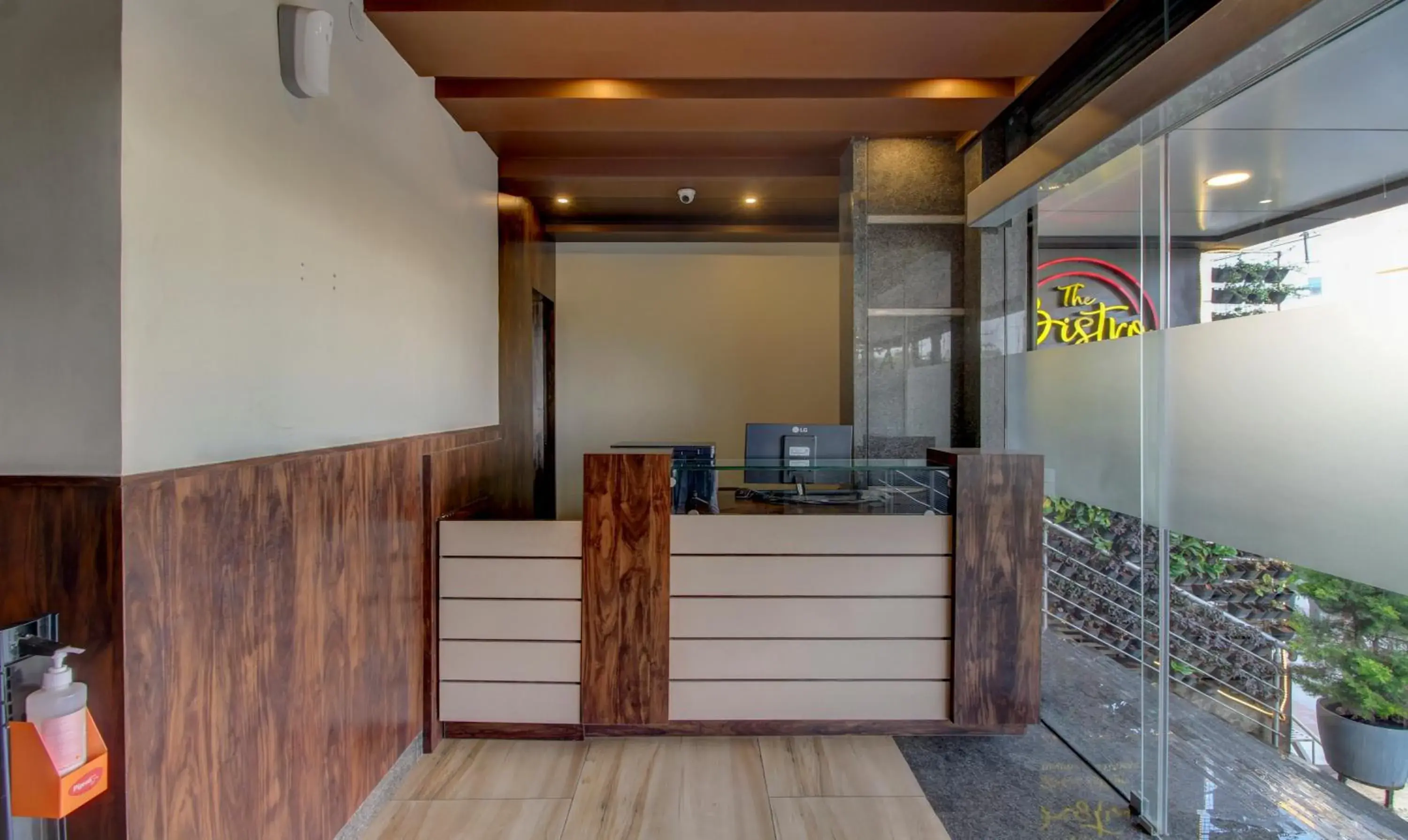 Lobby or reception in Treebo Sampradaya Bistro, Mailasandra Lobby or reception in Treebo Sampradaya Bistro, Mailasandra