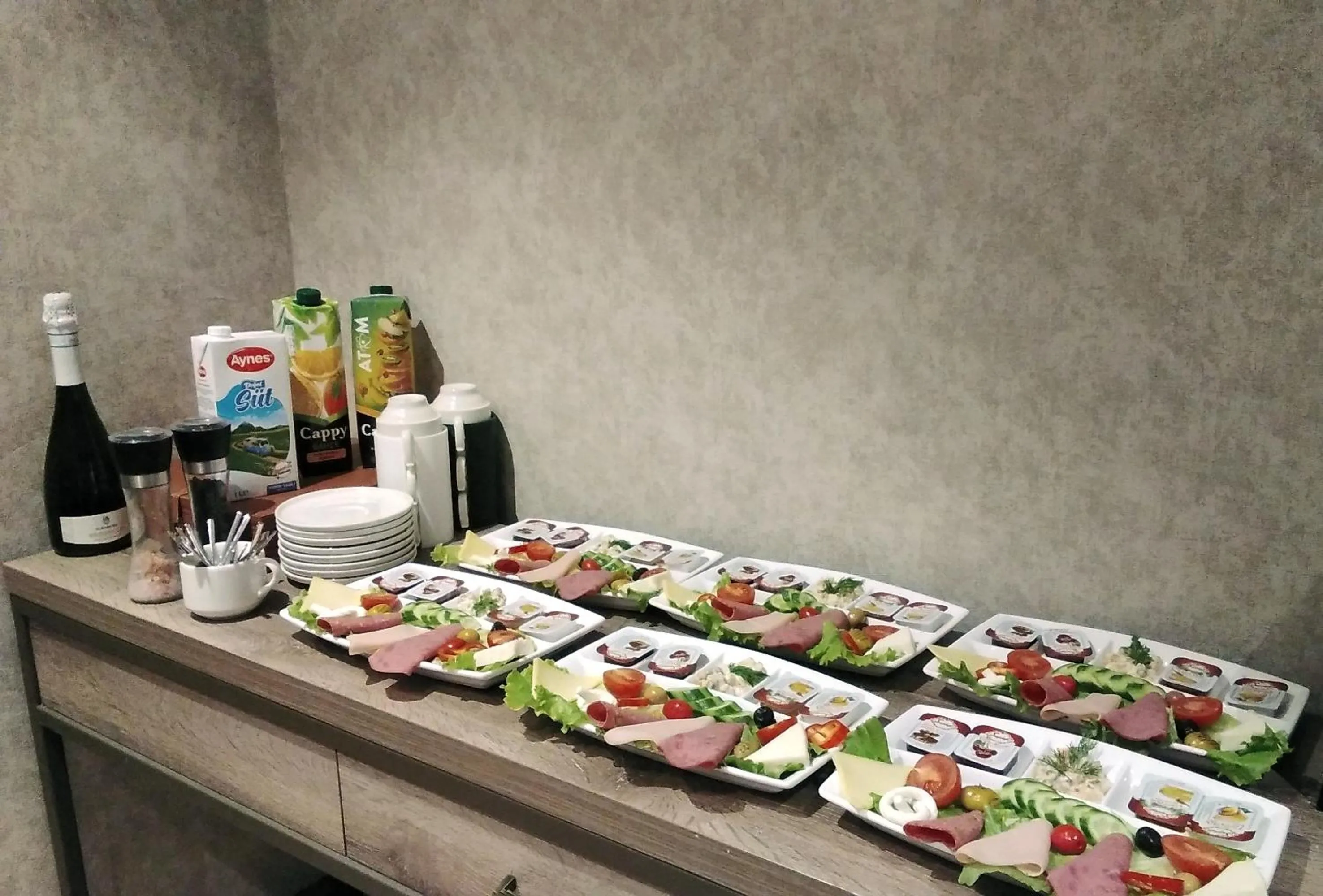 Coffee/tea facilities in Castle Franco Suites
