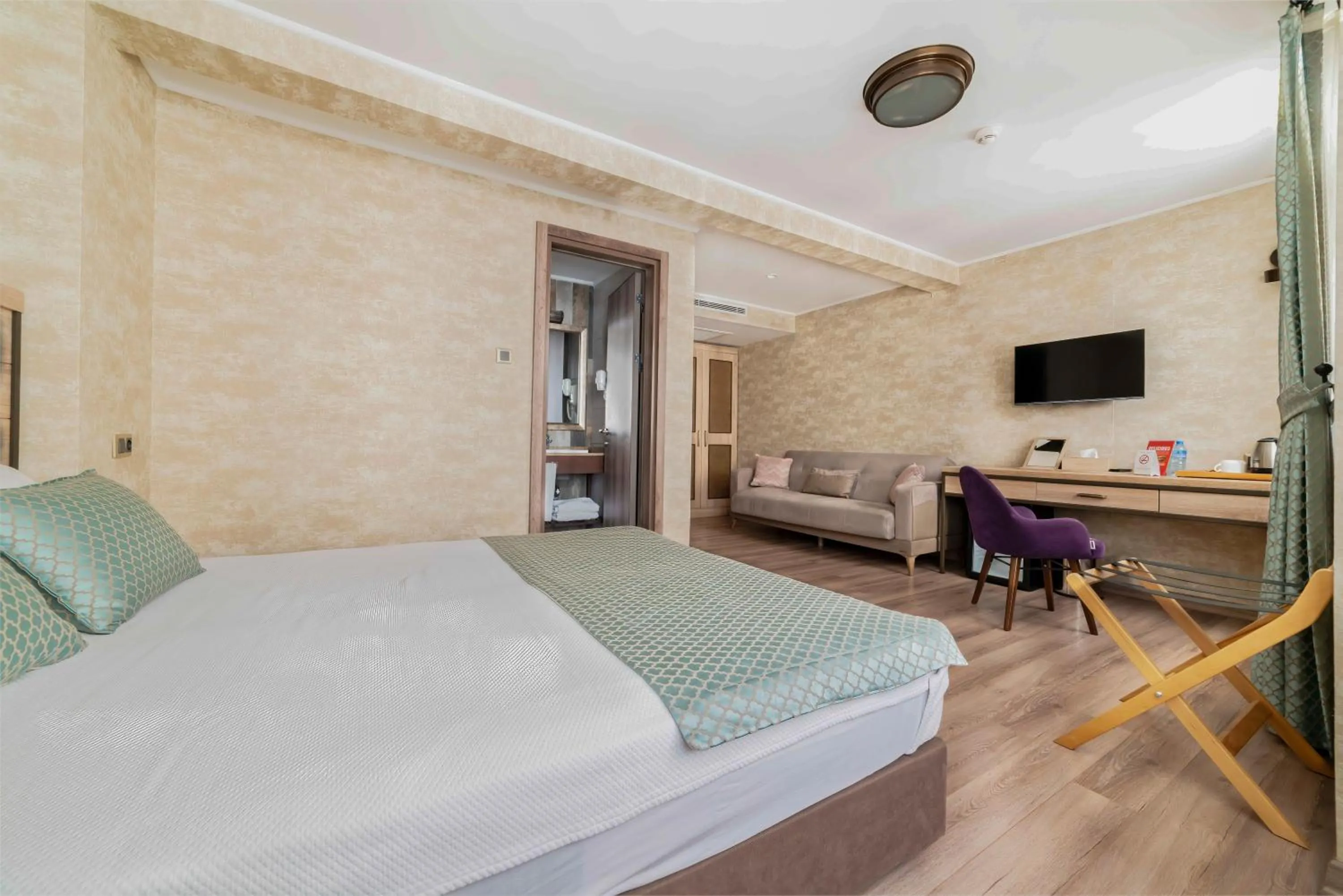 Bed in Castle Franco Suites