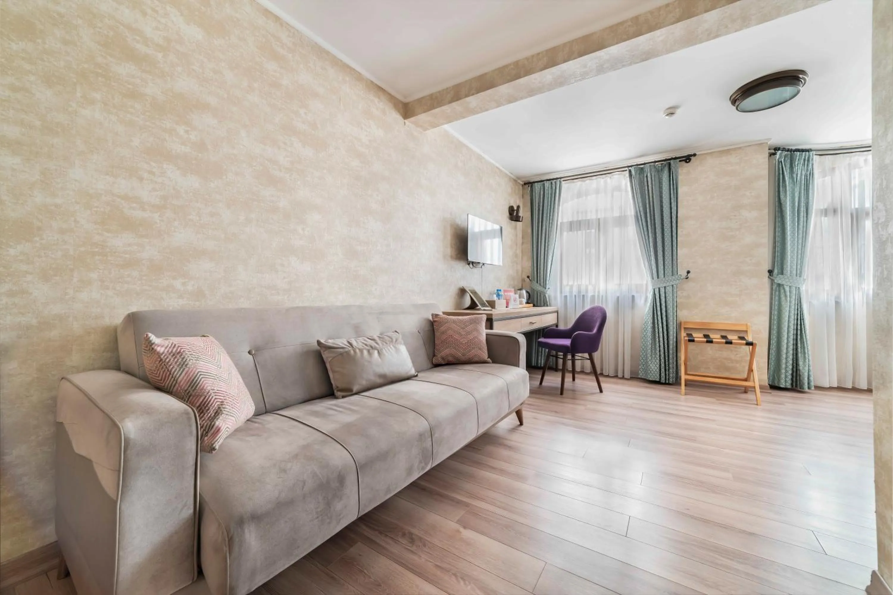 Castle Franco Suites