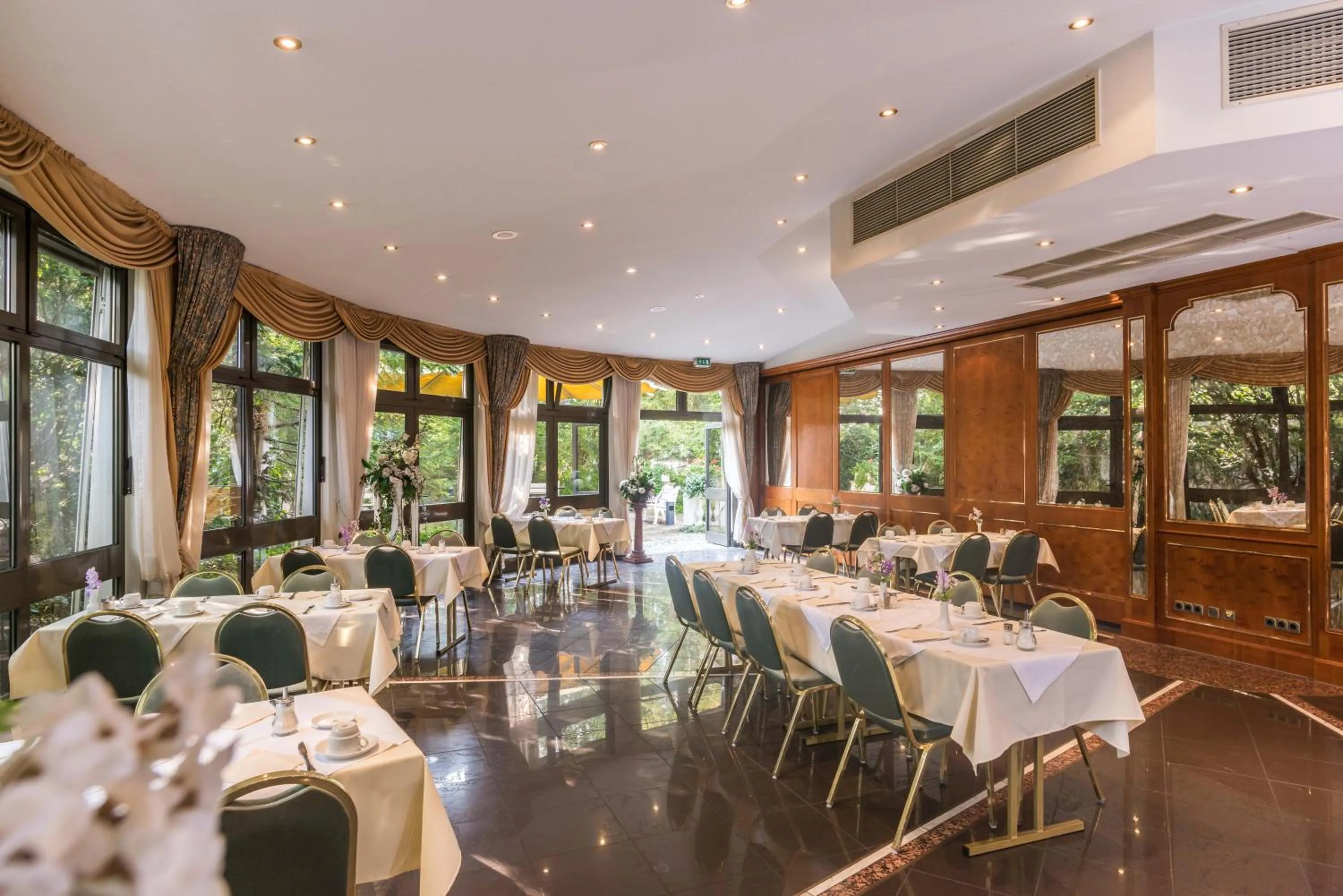 Breakfast in Hotel am Schlosspark