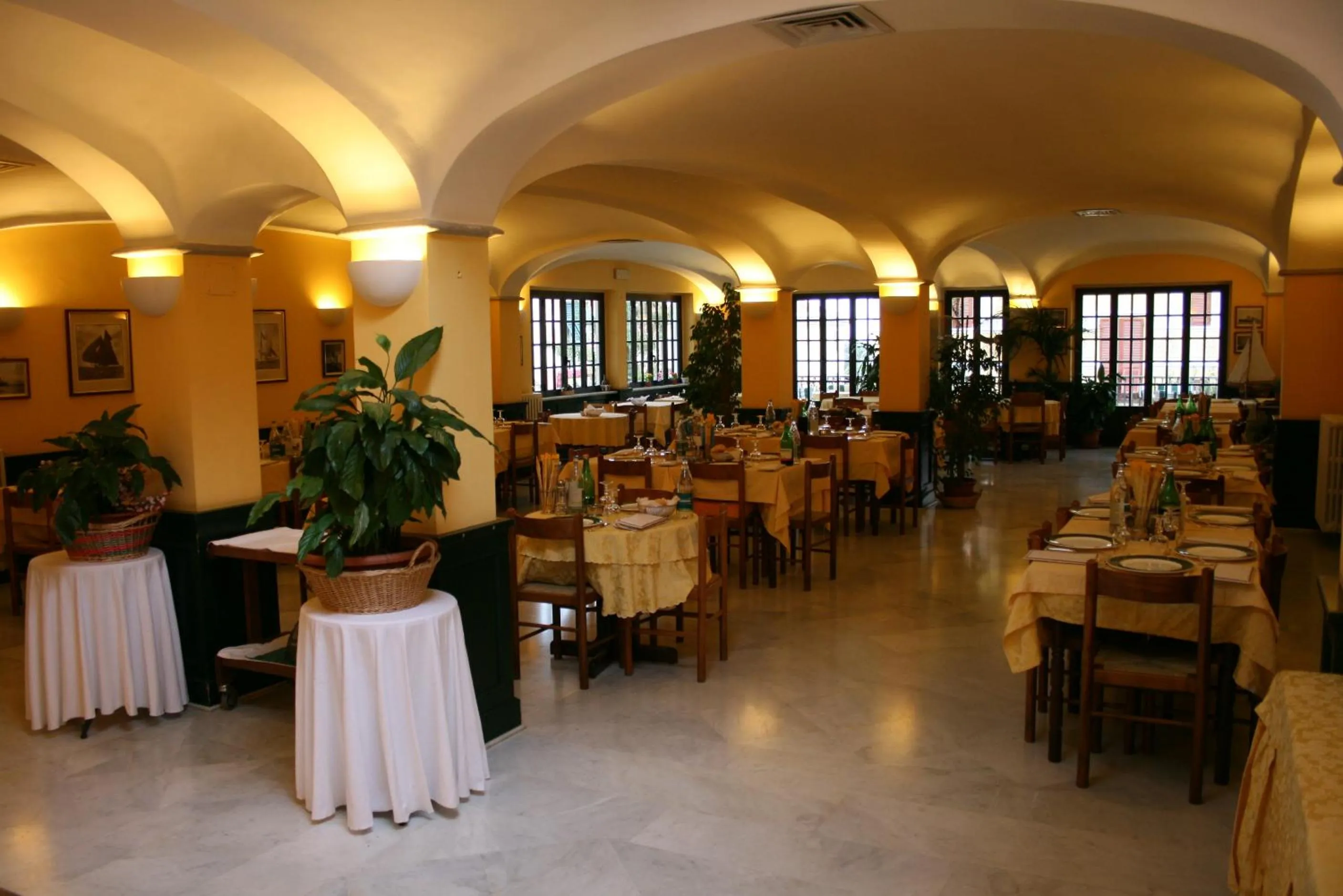 Restaurant/places to eat in MH HOTEL VARAZZE