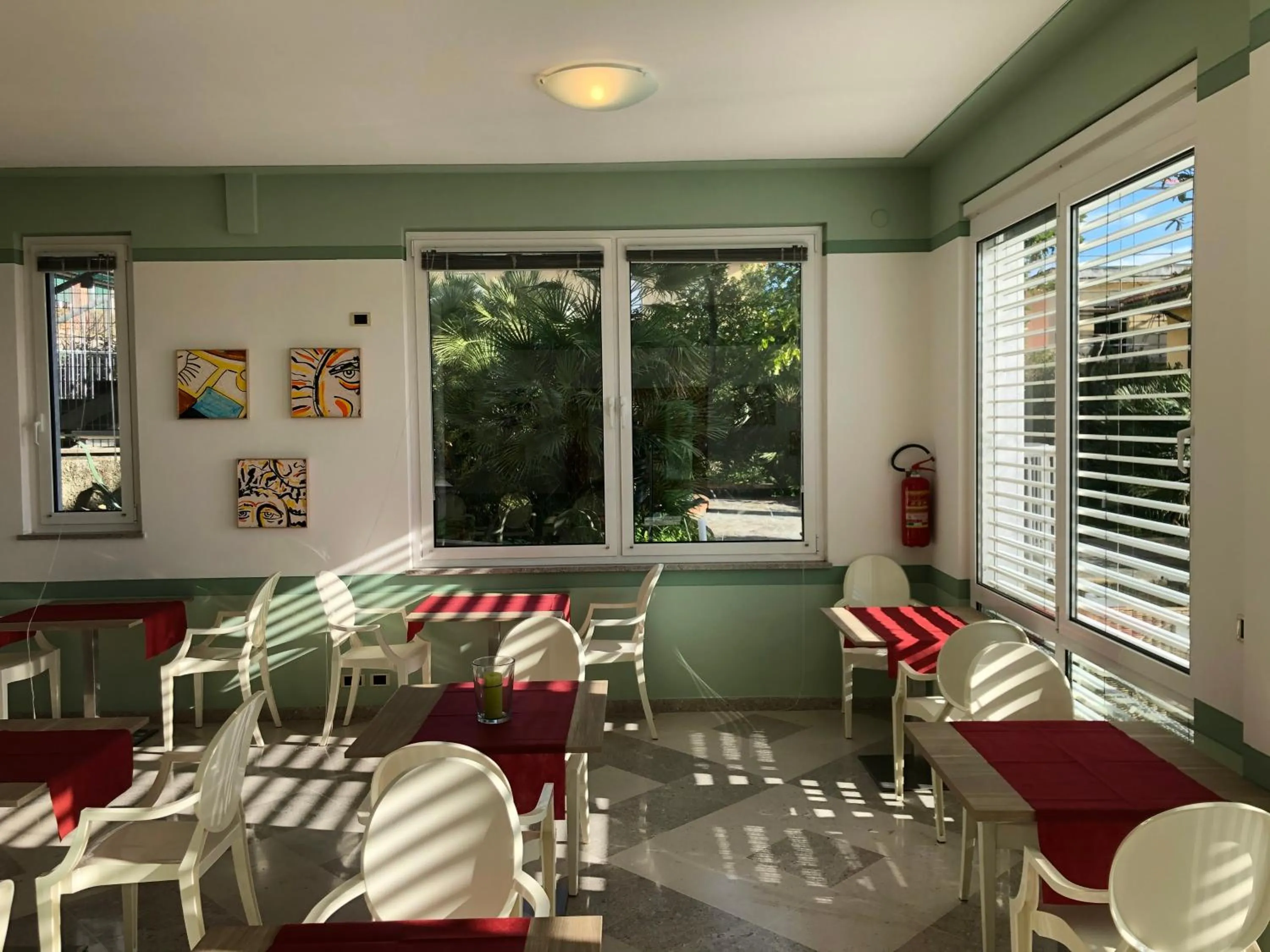 Restaurant/places to eat in MH HOTEL VARAZZE